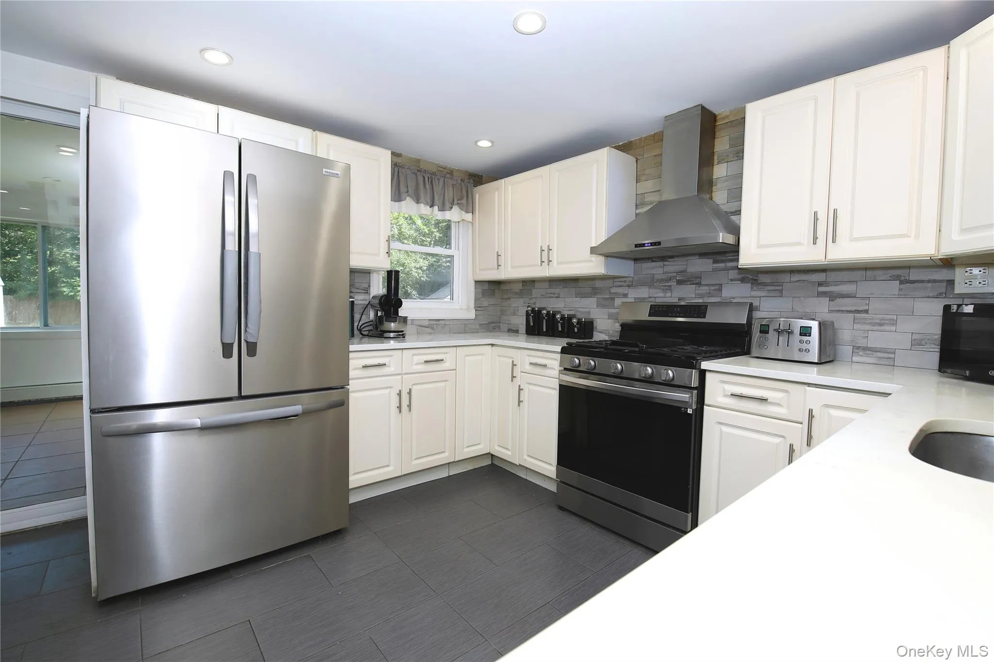 39 Split Cedar Drive, Islip, NY, 4 Bedrooms Bedrooms, 9 Rooms Rooms,2 BathroomsBathrooms,Residential,For Rent,Split Cedar,0,1051641 39 Split Cedar Drive, Islip, NY, 4 Bedrooms Bedrooms, 9 Rooms Rooms,2 BathroomsBathrooms,Residential,For Rent,Split Cedar,0,1051641