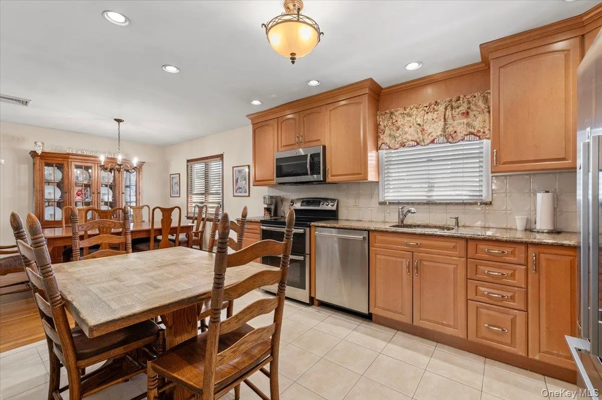196 Von Huenfeld Street, Oyster Bay, NY, 3 Bedrooms Bedrooms, 8 Rooms Rooms,2 BathroomsBathrooms,Residential,For Rent,Von Huenfeld,0,1051651 196 Von Huenfeld Street, Oyster Bay, NY, 3 Bedrooms Bedrooms, 8 Rooms Rooms,2 BathroomsBathrooms,Residential,For Rent,Von Huenfeld,0,1051651