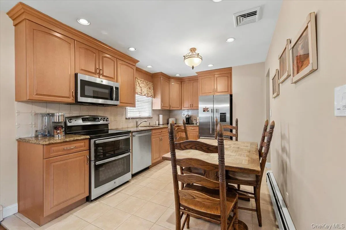 196 Von Huenfeld Street, Oyster Bay, NY, 3 Bedrooms Bedrooms, 8 Rooms Rooms,2 BathroomsBathrooms,Residential,For Rent,Von Huenfeld,0,1051651 196 Von Huenfeld Street, Oyster Bay, NY, 3 Bedrooms Bedrooms, 8 Rooms Rooms,2 BathroomsBathrooms,Residential,For Rent,Von Huenfeld,0,1051651