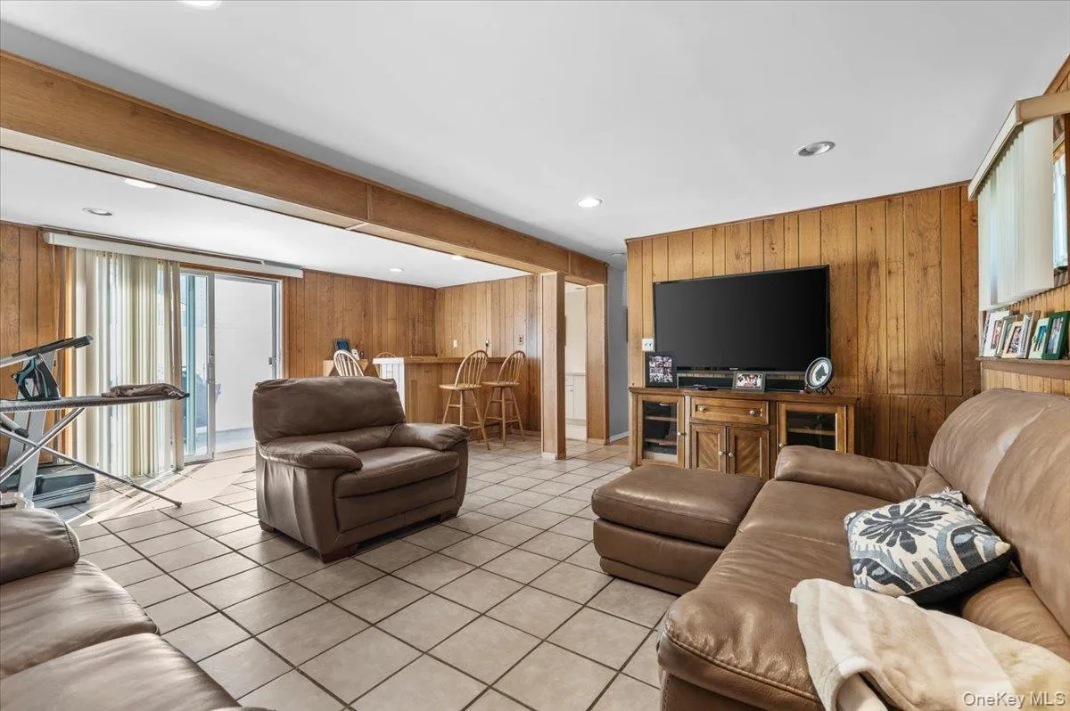 196 Von Huenfeld Street, Oyster Bay, NY, 3 Bedrooms Bedrooms, 8 Rooms Rooms,2 BathroomsBathrooms,Residential,For Rent,Von Huenfeld,0,1051651 196 Von Huenfeld Street, Oyster Bay, NY, 3 Bedrooms Bedrooms, 8 Rooms Rooms,2 BathroomsBathrooms,Residential,For Rent,Von Huenfeld,0,1051651