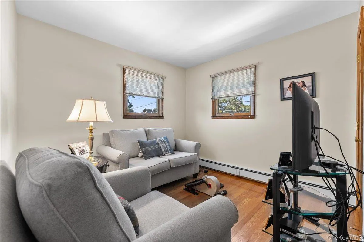 196 Von Huenfeld Street, Oyster Bay, NY, 3 Bedrooms Bedrooms, 8 Rooms Rooms,2 BathroomsBathrooms,Residential,For Rent,Von Huenfeld,0,1051651 196 Von Huenfeld Street, Oyster Bay, NY, 3 Bedrooms Bedrooms, 8 Rooms Rooms,2 BathroomsBathrooms,Residential,For Rent,Von Huenfeld,0,1051651