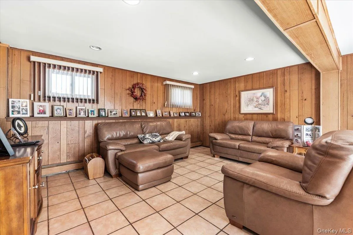 196 Von Huenfeld Street, Oyster Bay, NY, 3 Bedrooms Bedrooms, 8 Rooms Rooms,2 BathroomsBathrooms,Residential,For Rent,Von Huenfeld,0,1051651 196 Von Huenfeld Street, Oyster Bay, NY, 3 Bedrooms Bedrooms, 8 Rooms Rooms,2 BathroomsBathrooms,Residential,For Rent,Von Huenfeld,0,1051651