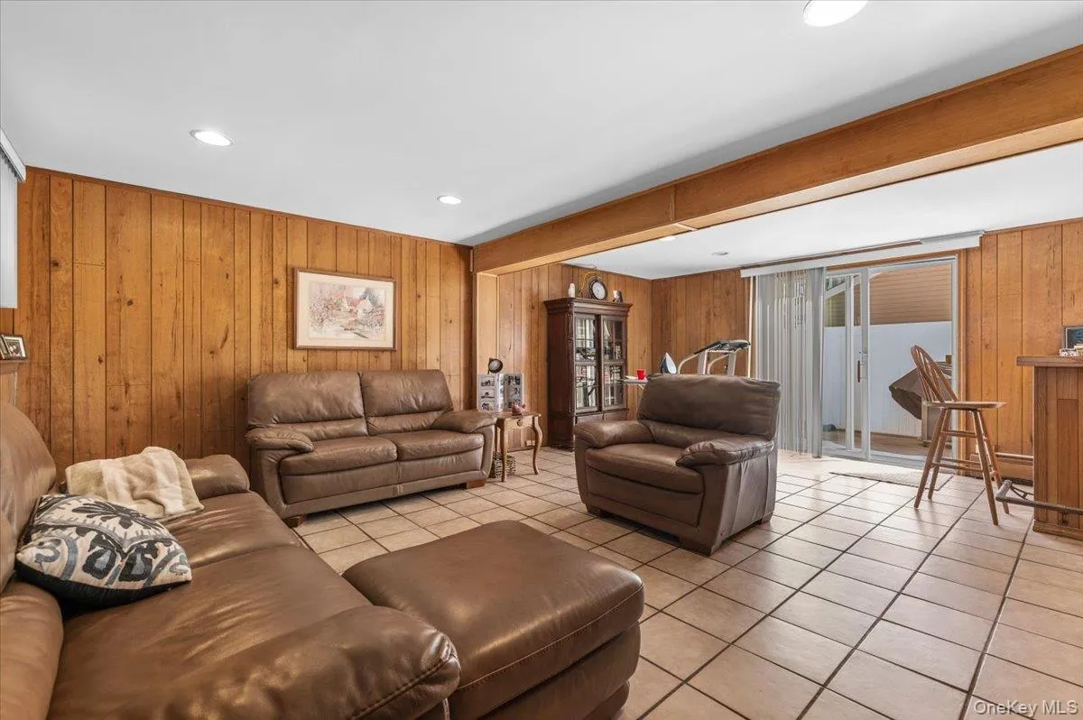 196 Von Huenfeld Street, Oyster Bay, NY, 3 Bedrooms Bedrooms, 8 Rooms Rooms,2 BathroomsBathrooms,Residential,For Rent,Von Huenfeld,0,1051651 196 Von Huenfeld Street, Oyster Bay, NY, 3 Bedrooms Bedrooms, 8 Rooms Rooms,2 BathroomsBathrooms,Residential,For Rent,Von Huenfeld,0,1051651