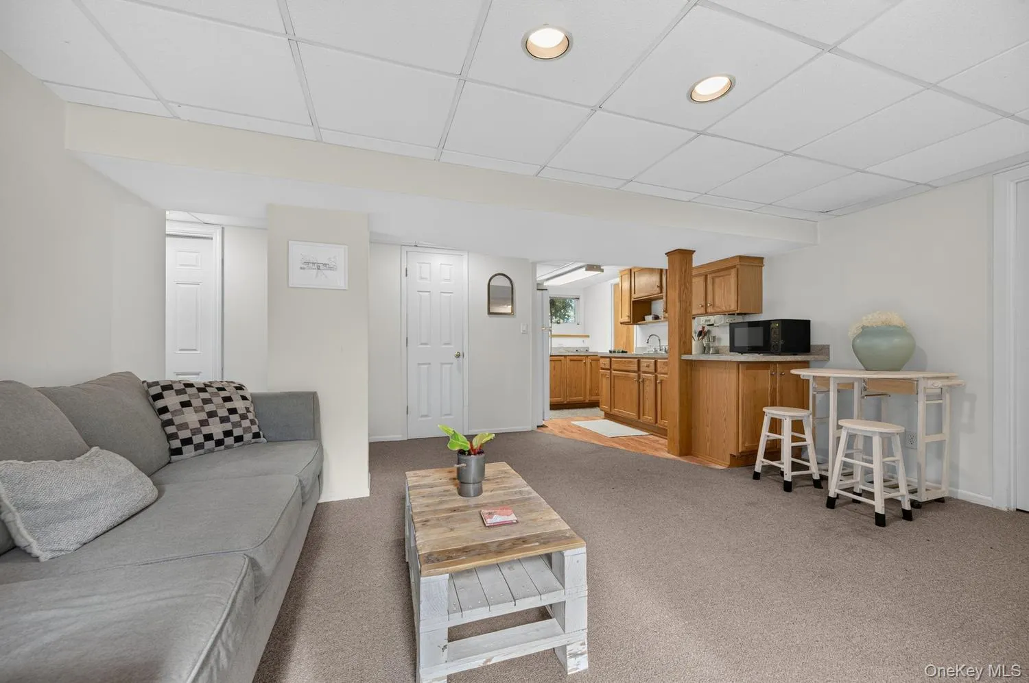 18 Pomper Drive, Huntington, NY, 1 Bedroom Bedrooms, 3 Room Rooms,1 BathroomBathrooms,Residential Lease,For Rent,Pomper,0,1051661 18 Pomper Drive, Huntington, NY, 1 Bedroom Bedrooms, 3 Room Rooms,1 BathroomBathrooms,Residential Lease,For Rent,Pomper,0,1051661