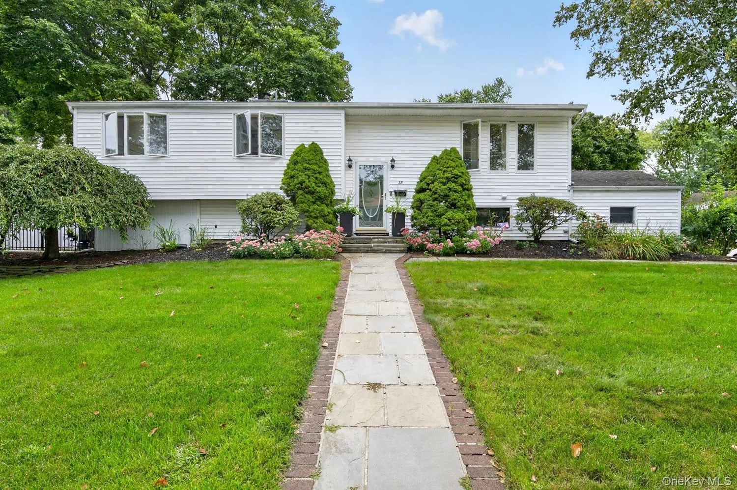 18 Pomper Drive, Huntington, NY, 1 Bedroom Bedrooms, 3 Room Rooms,1 BathroomBathrooms,Residential Lease,For Rent,Pomper,0,1051661 18 Pomper Drive, Huntington, NY, 1 Bedroom Bedrooms, 3 Room Rooms,1 BathroomBathrooms,Residential Lease,For Rent,Pomper,0,1051661