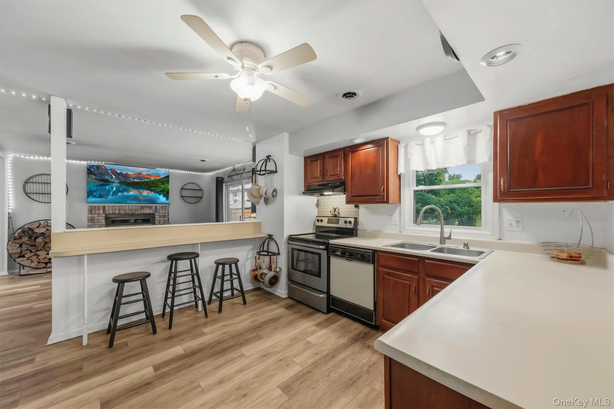 2 Summerset Drive, Plattekill, NY, 4 Bedrooms Bedrooms, 11 Rooms Rooms,2 BathroomsBathrooms,Residential,For Rent,Summerset,0,1051664 2 Summerset Drive, Plattekill, NY, 4 Bedrooms Bedrooms, 11 Rooms Rooms,2 BathroomsBathrooms,Residential,For Rent,Summerset,0,1051664