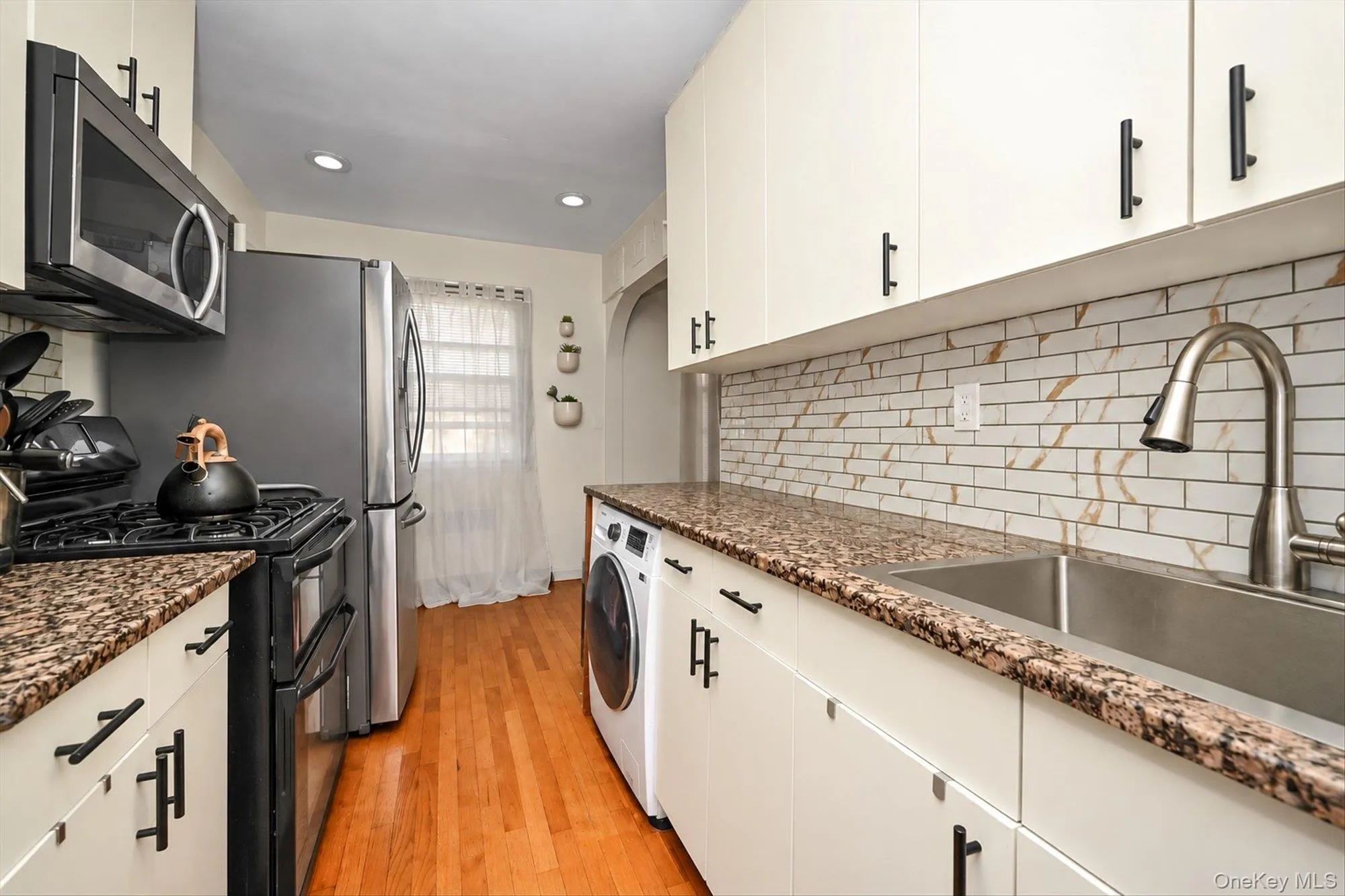 58-33 246th Crescent, New York, NY, 2 Bedrooms Bedrooms, 5 Rooms Rooms,1 BathroomBathrooms,Residential,For Rent,246th,0,1051667 58-33 246th Crescent, New York, NY, 2 Bedrooms Bedrooms, 5 Rooms Rooms,1 BathroomBathrooms,Residential,For Rent,246th,0,1051667