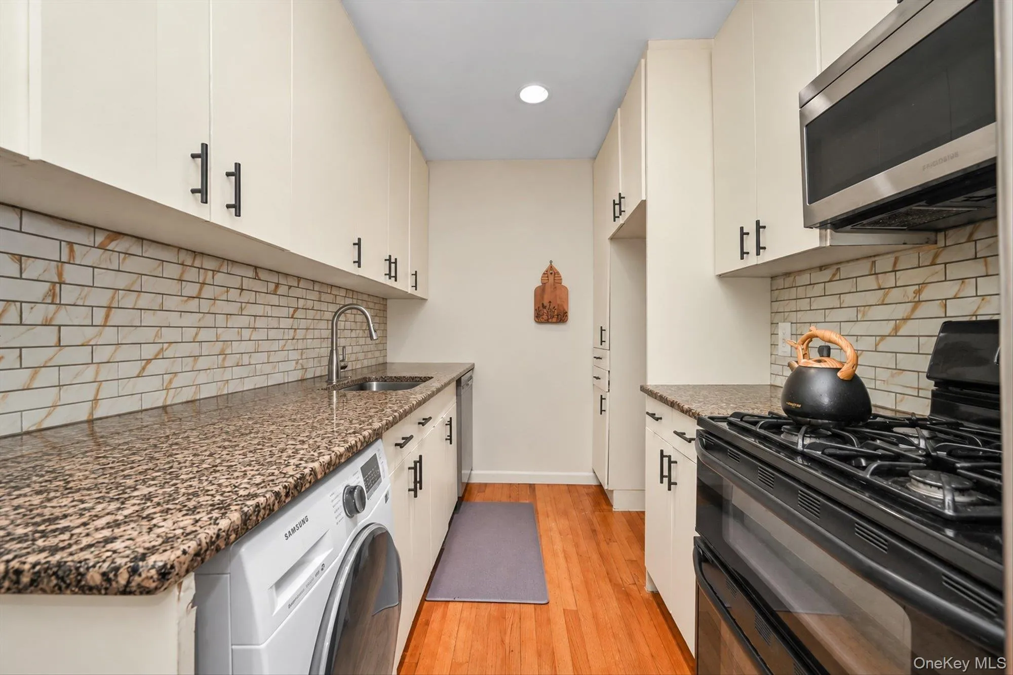 58-33 246th Crescent, New York, NY, 2 Bedrooms Bedrooms, 5 Rooms Rooms,1 BathroomBathrooms,Residential,For Rent,246th,0,1051667 58-33 246th Crescent, New York, NY, 2 Bedrooms Bedrooms, 5 Rooms Rooms,1 BathroomBathrooms,Residential,For Rent,246th,0,1051667