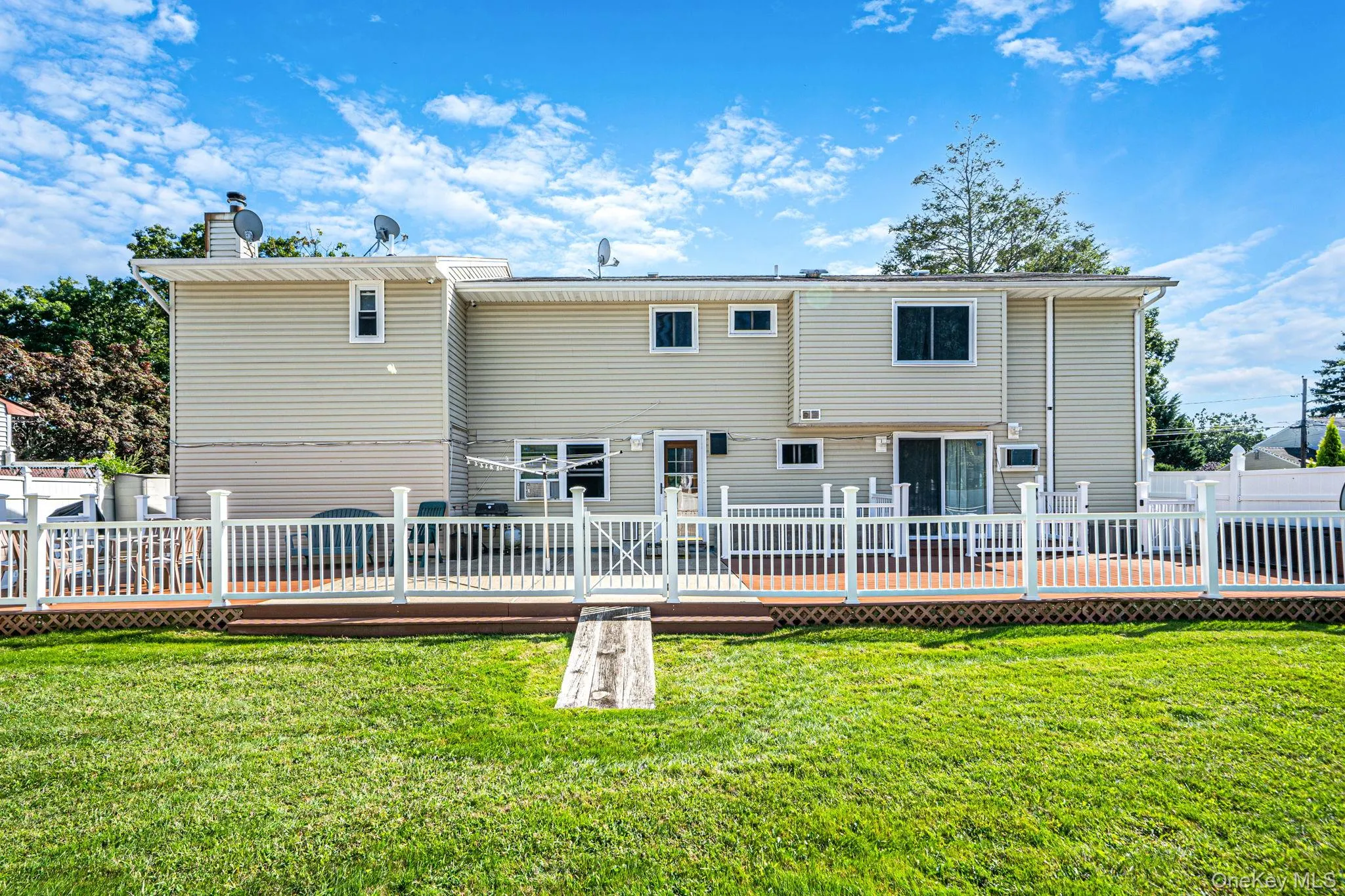 201 Overton Street, Babylon, NY, 6 Bedrooms Bedrooms, 12 Rooms Rooms,3 BathroomsBathrooms,Residential,For Rent,Overton,0,1051672 201 Overton Street, Babylon, NY, 6 Bedrooms Bedrooms, 12 Rooms Rooms,3 BathroomsBathrooms,Residential,For Rent,Overton,0,1051672