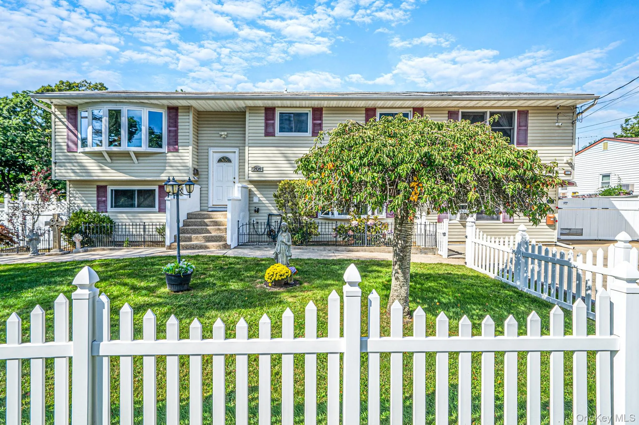 201 Overton Street, Babylon, NY, 6 Bedrooms Bedrooms, 12 Rooms Rooms,3 BathroomsBathrooms,Residential,For Rent,Overton,0,1051672 201 Overton Street, Babylon, NY, 6 Bedrooms Bedrooms, 12 Rooms Rooms,3 BathroomsBathrooms,Residential,For Rent,Overton,0,1051672