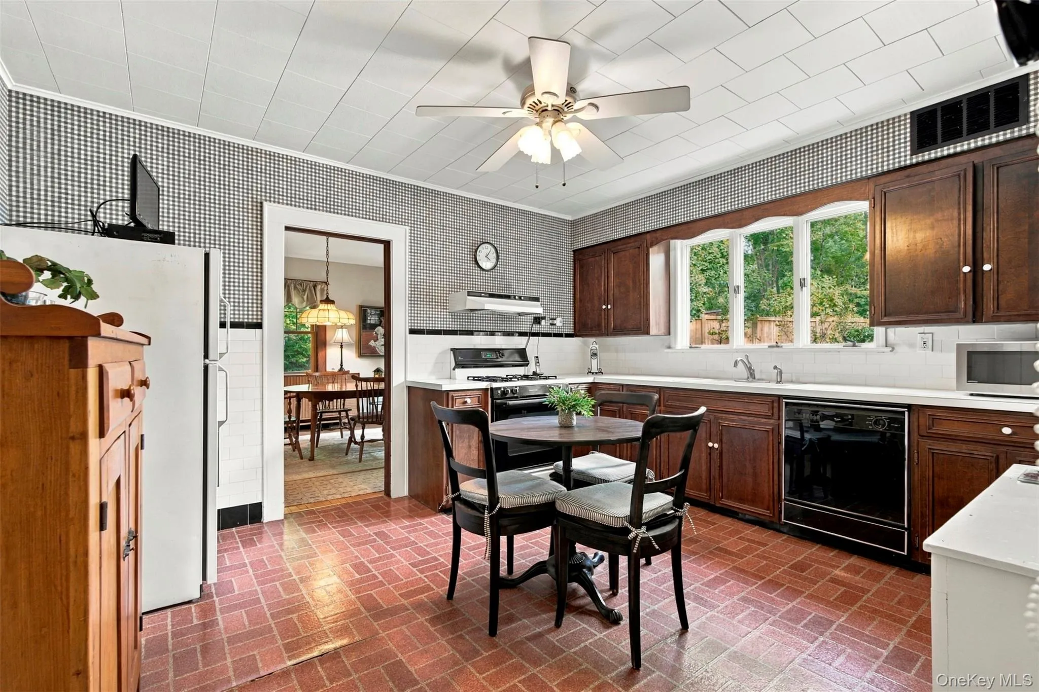 Spacious eat-in kitchen with generous storage. Spacious eat-in kitchen with generous storage.