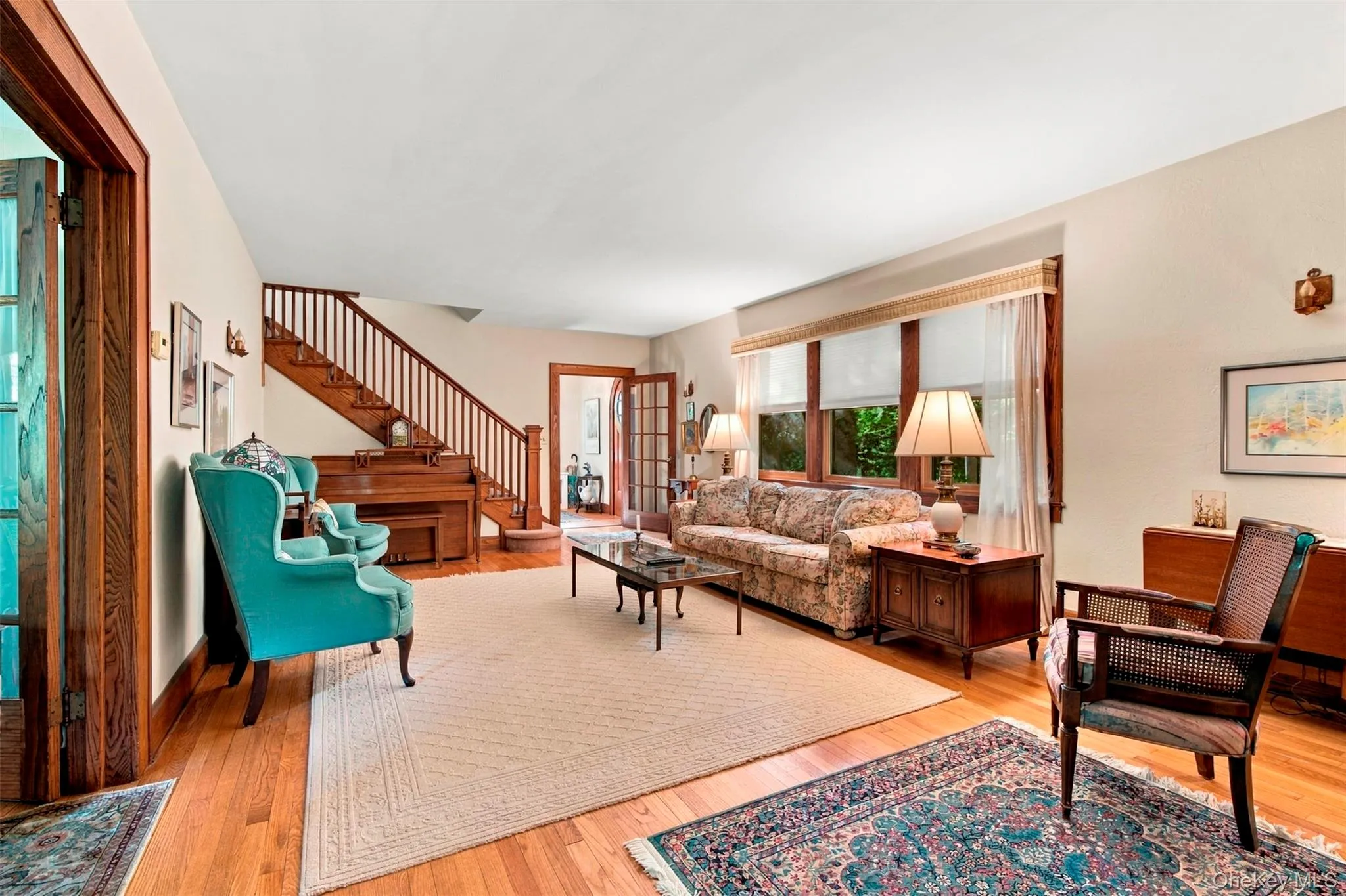 Looking toward the staircase. Looking toward the staircase.