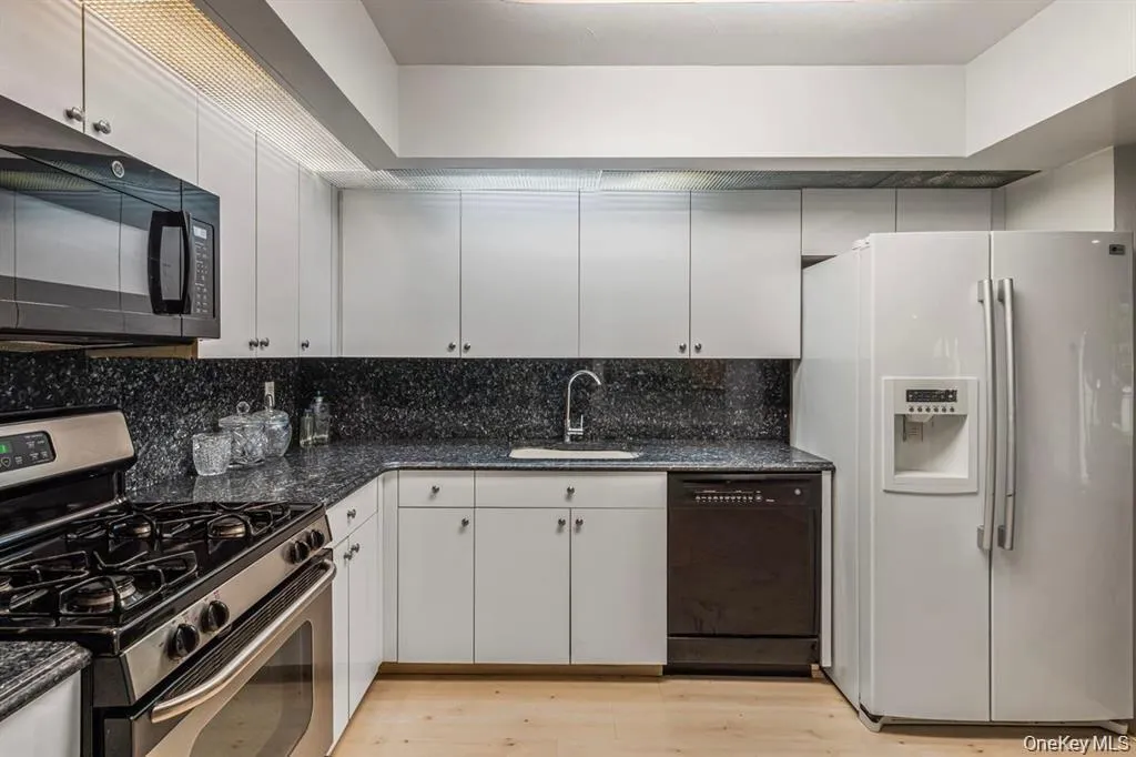 1301 Michael Court, New York, NY, 2 Bedrooms Bedrooms, 6 Rooms Rooms,2 BathroomsBathrooms,Residential,For Rent,Michael,0,1051696 1301 Michael Court, New York, NY, 2 Bedrooms Bedrooms, 6 Rooms Rooms,2 BathroomsBathrooms,Residential,For Rent,Michael,0,1051696