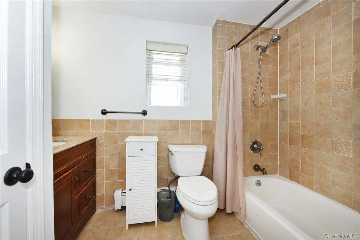 35 Montauk Drive, Islip, NY, 2 Bedrooms Bedrooms, 5 Rooms Rooms,1 BathroomBathrooms,Residential,For Rent,Montauk,0,1051700 35 Montauk Drive, Islip, NY, 2 Bedrooms Bedrooms, 5 Rooms Rooms,1 BathroomBathrooms,Residential,For Rent,Montauk,0,1051700