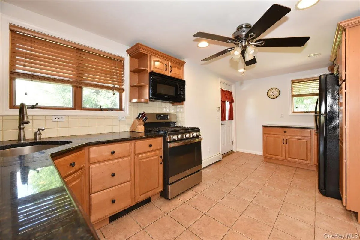 35 Montauk Drive, Islip, NY, 2 Bedrooms Bedrooms, 5 Rooms Rooms,1 BathroomBathrooms,Residential,For Rent,Montauk,0,1051700 35 Montauk Drive, Islip, NY, 2 Bedrooms Bedrooms, 5 Rooms Rooms,1 BathroomBathrooms,Residential,For Rent,Montauk,0,1051700