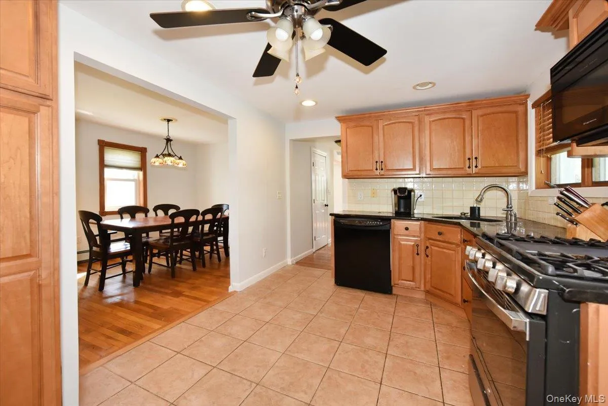 35 Montauk Drive, Islip, NY, 2 Bedrooms Bedrooms, 5 Rooms Rooms,1 BathroomBathrooms,Residential,For Rent,Montauk,0,1051700 35 Montauk Drive, Islip, NY, 2 Bedrooms Bedrooms, 5 Rooms Rooms,1 BathroomBathrooms,Residential,For Rent,Montauk,0,1051700