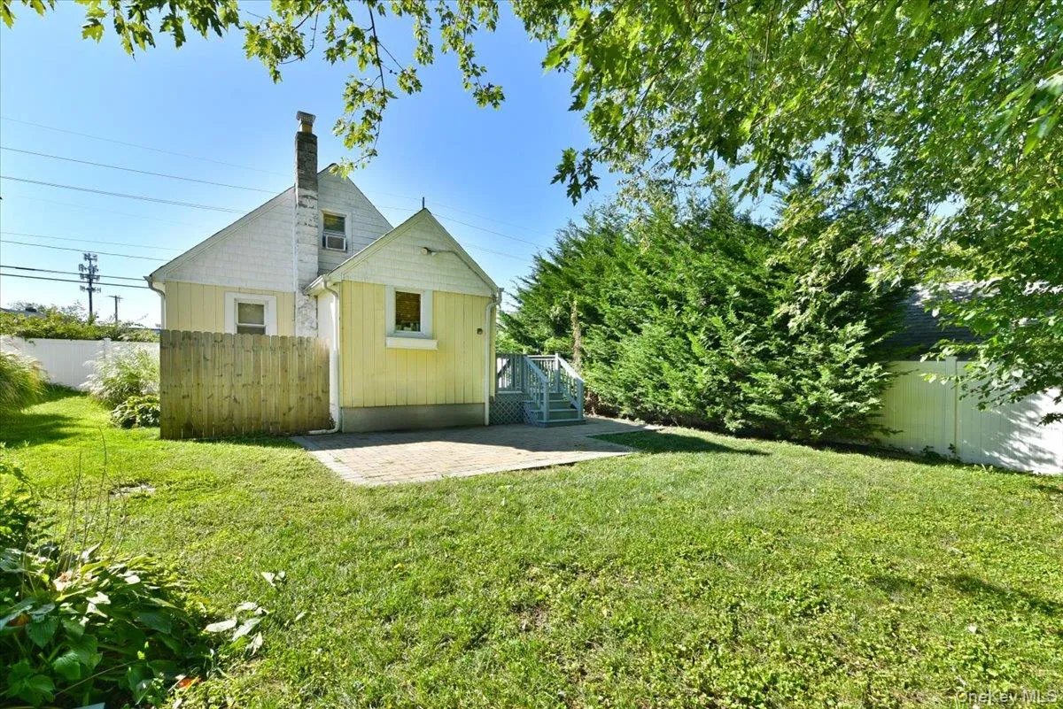 35 Montauk Drive, Islip, NY, 2 Bedrooms Bedrooms, 5 Rooms Rooms,1 BathroomBathrooms,Residential,For Rent,Montauk,0,1051700 35 Montauk Drive, Islip, NY, 2 Bedrooms Bedrooms, 5 Rooms Rooms,1 BathroomBathrooms,Residential,For Rent,Montauk,0,1051700