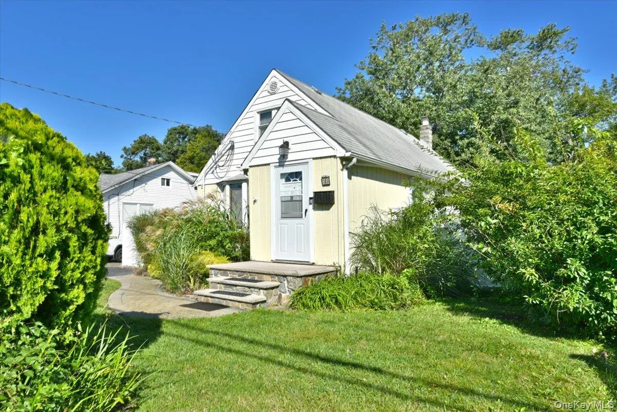 35 Montauk Drive, Islip, NY, 2 Bedrooms Bedrooms, 5 Rooms Rooms,1 BathroomBathrooms,Residential,For Rent,Montauk,0,1051700 35 Montauk Drive, Islip, NY, 2 Bedrooms Bedrooms, 5 Rooms Rooms,1 BathroomBathrooms,Residential,For Rent,Montauk,0,1051700