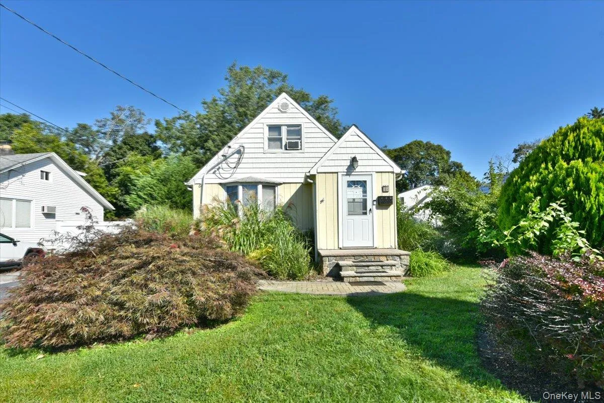 35 Montauk Drive, Islip, NY, 2 Bedrooms Bedrooms, 5 Rooms Rooms,1 BathroomBathrooms,Residential,For Rent,Montauk,0,1051700 35 Montauk Drive, Islip, NY, 2 Bedrooms Bedrooms, 5 Rooms Rooms,1 BathroomBathrooms,Residential,For Rent,Montauk,0,1051700