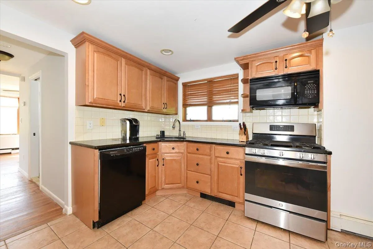 35 Montauk Drive, Islip, NY, 2 Bedrooms Bedrooms, 5 Rooms Rooms,1 BathroomBathrooms,Residential,For Rent,Montauk,0,1051700 35 Montauk Drive, Islip, NY, 2 Bedrooms Bedrooms, 5 Rooms Rooms,1 BathroomBathrooms,Residential,For Rent,Montauk,0,1051700