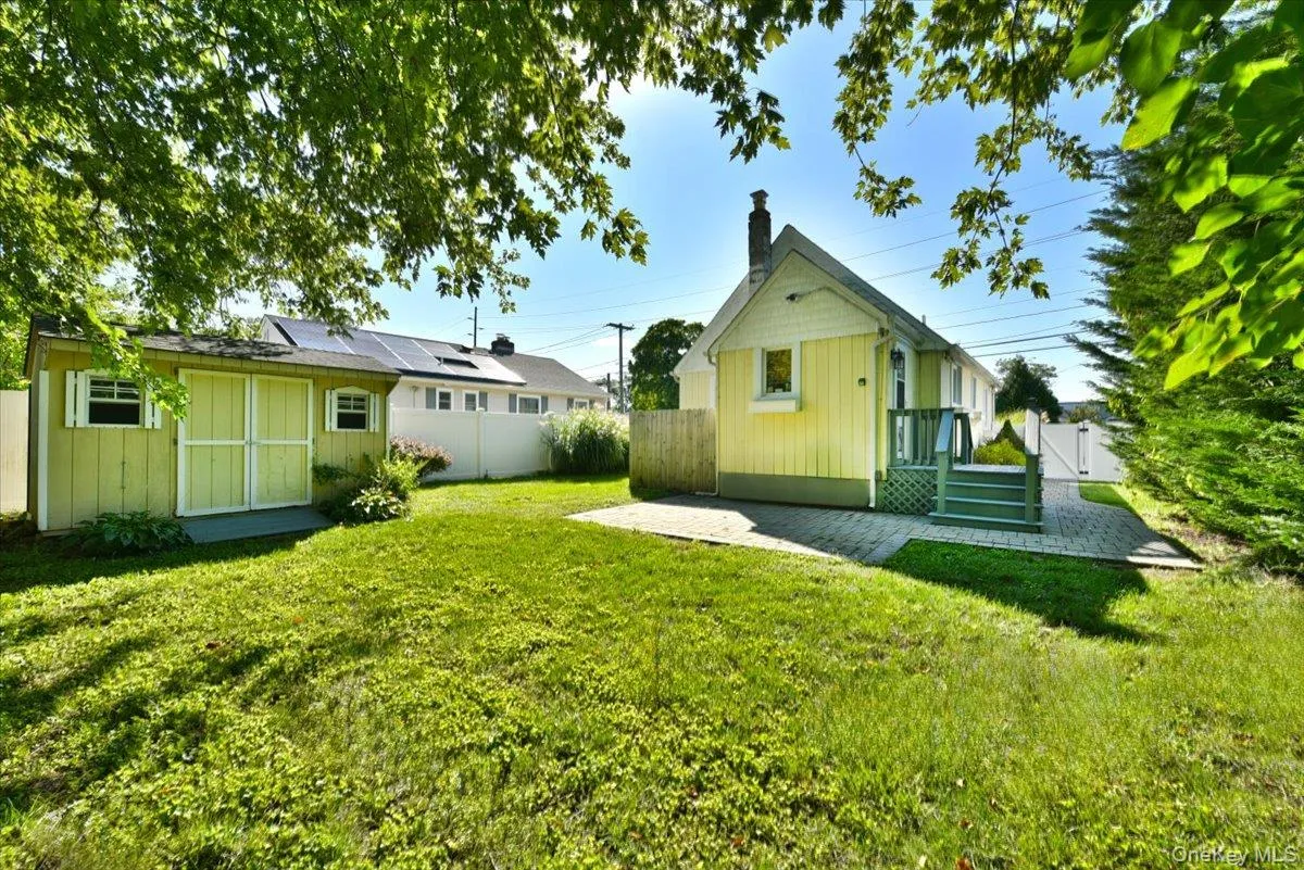 35 Montauk Drive, Islip, NY, 2 Bedrooms Bedrooms, 5 Rooms Rooms,1 BathroomBathrooms,Residential,For Rent,Montauk,0,1051700 35 Montauk Drive, Islip, NY, 2 Bedrooms Bedrooms, 5 Rooms Rooms,1 BathroomBathrooms,Residential,For Rent,Montauk,0,1051700