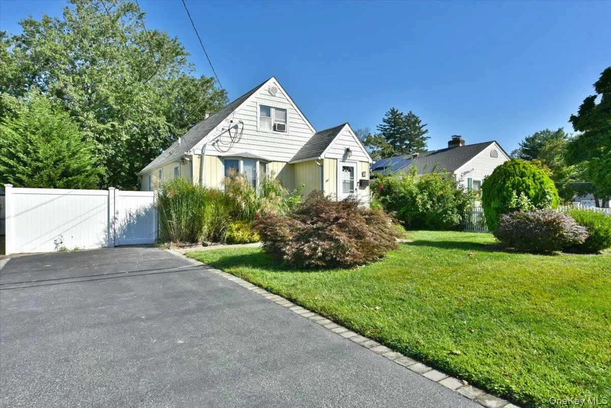 35 Montauk Drive, Islip, NY, 2 Bedrooms Bedrooms, 5 Rooms Rooms,1 BathroomBathrooms,Residential,For Rent,Montauk,0,1051700 35 Montauk Drive, Islip, NY, 2 Bedrooms Bedrooms, 5 Rooms Rooms,1 BathroomBathrooms,Residential,For Rent,Montauk,0,1051700