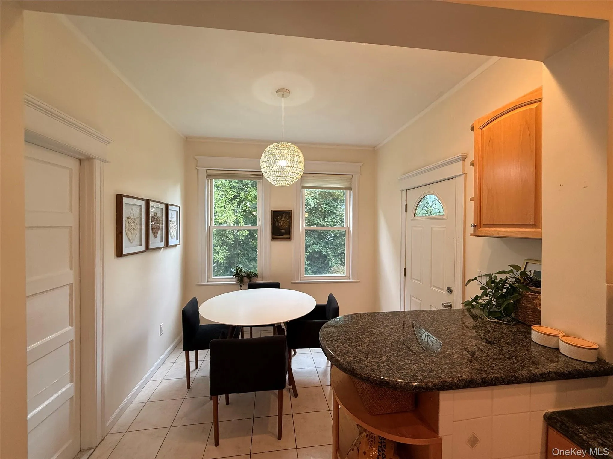 Eat in Kitchen with door to the outside patio Eat in Kitchen with door to the outside patio