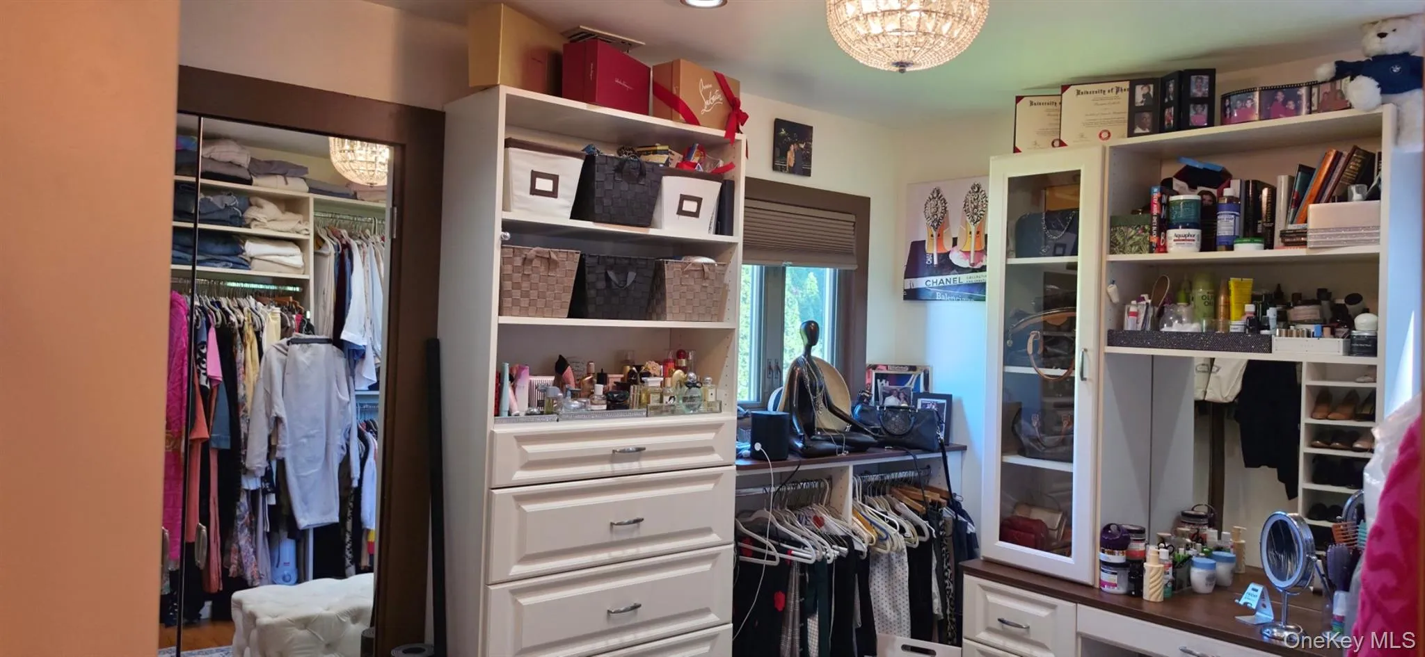 Built-in closet system with shelving and drawer storage Built-in closet system with shelving and drawer storage