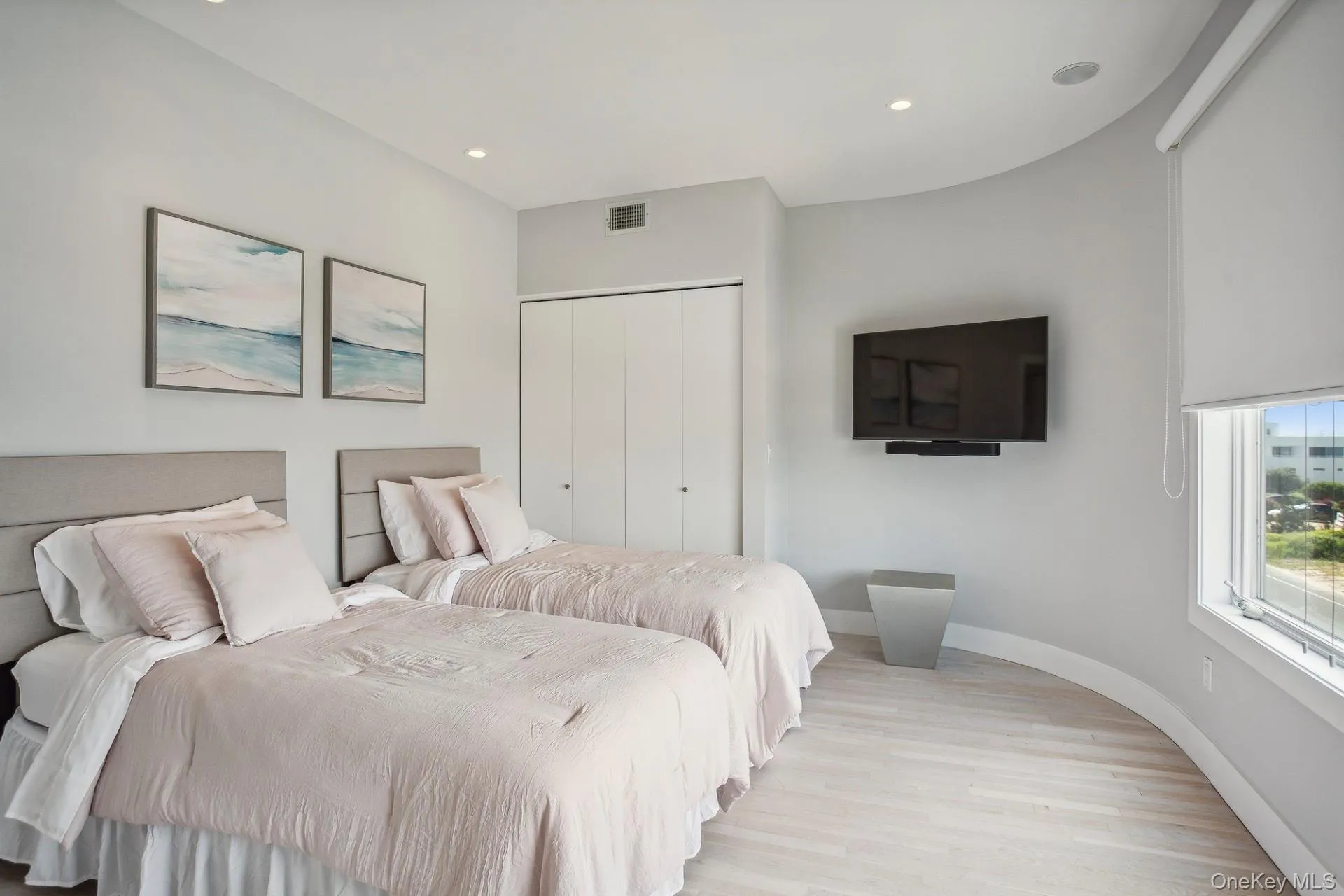 681 Dune Road, Southampton, NY, 6 Bedrooms Bedrooms, 12 Rooms Rooms,4 BathroomsBathrooms,Residential Lease,For Rent,Dune,0,1051720 681 Dune Road, Southampton, NY, 6 Bedrooms Bedrooms, 12 Rooms Rooms,4 BathroomsBathrooms,Residential Lease,For Rent,Dune,0,1051720