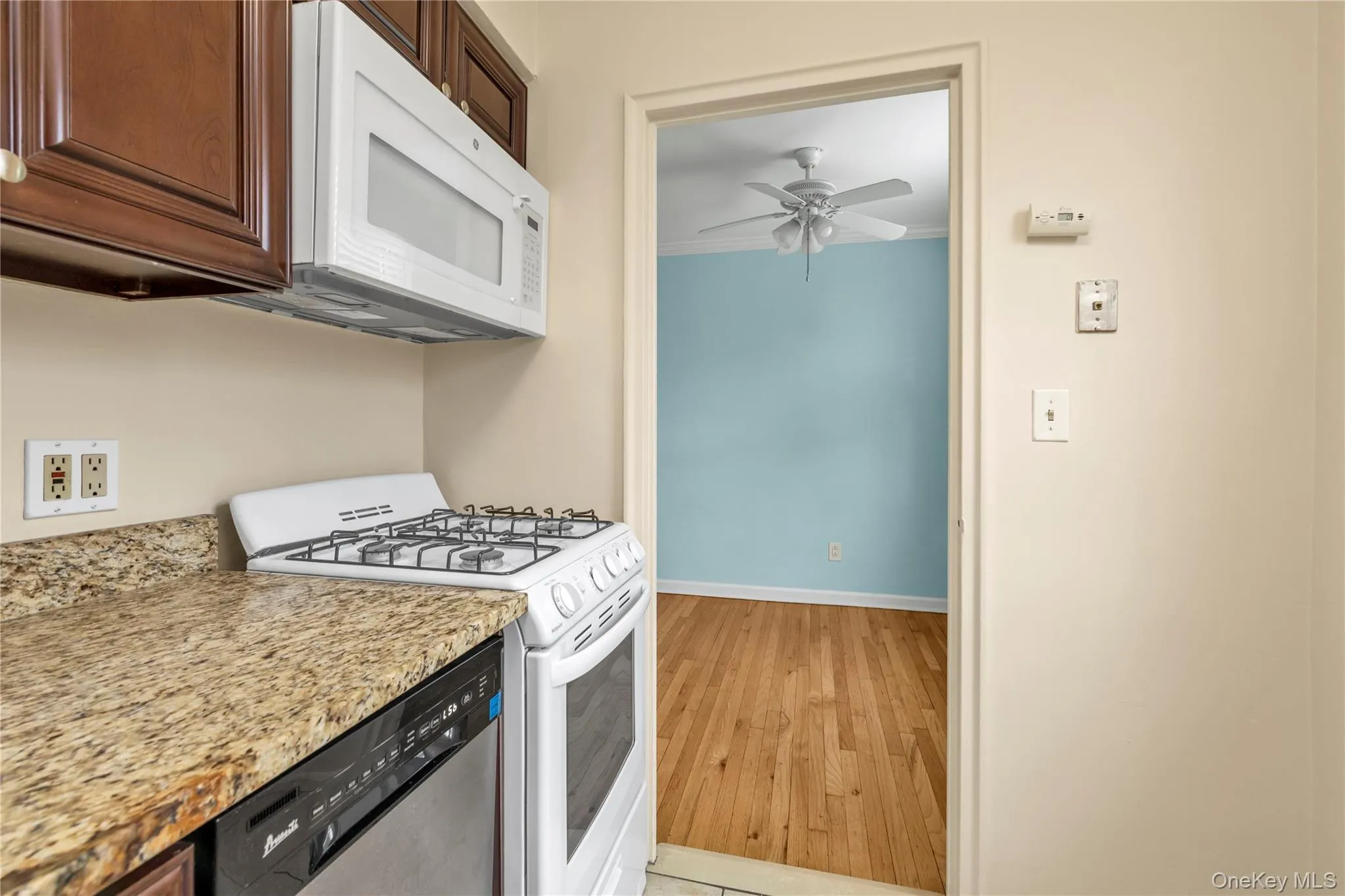 275 Maple Avenue, Hempstead, NY, 1 Bedroom Bedrooms, 4 Room Rooms,1 BathroomBathrooms,Residential Lease,For Rent,Maple,0,1051726 275 Maple Avenue, Hempstead, NY, 1 Bedroom Bedrooms, 4 Room Rooms,1 BathroomBathrooms,Residential Lease,For Rent,Maple,0,1051726