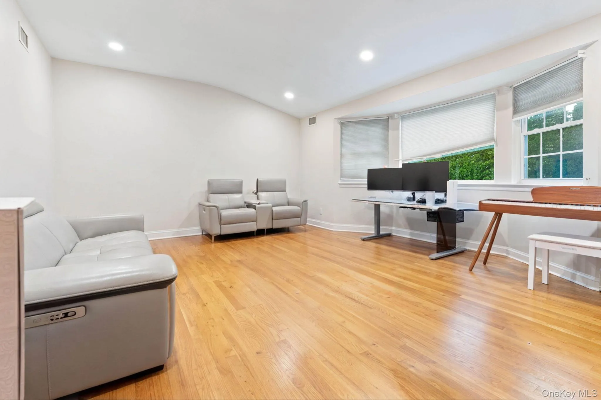 89 Brook Court, North Hempstead, NY, 4 Bedrooms Bedrooms, 7 Rooms Rooms,2 BathroomsBathrooms,Residential,For Rent,Brook,0,1051732 89 Brook Court, North Hempstead, NY, 4 Bedrooms Bedrooms, 7 Rooms Rooms,2 BathroomsBathrooms,Residential,For Rent,Brook,0,1051732