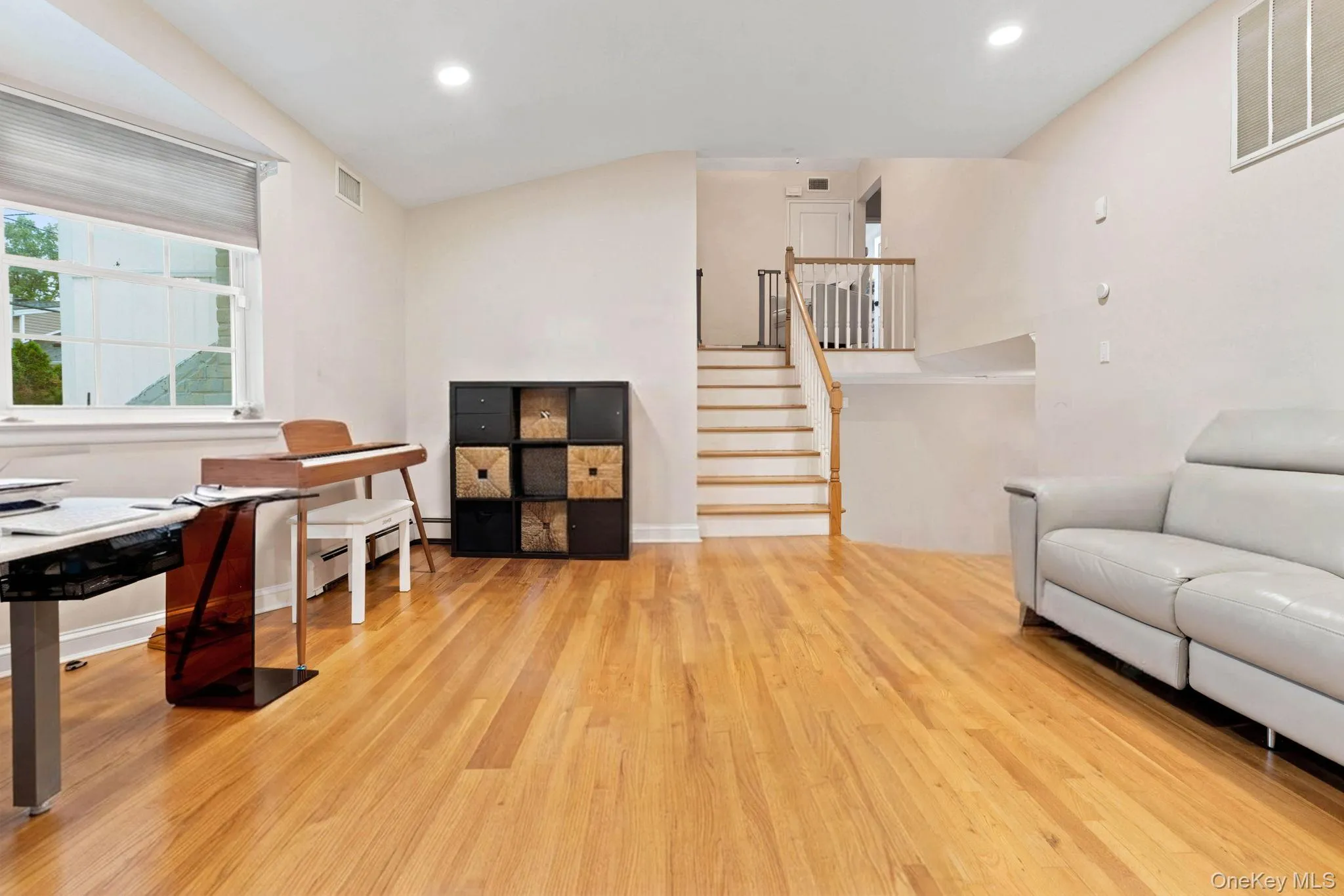 89 Brook Court, North Hempstead, NY, 4 Bedrooms Bedrooms, 7 Rooms Rooms,2 BathroomsBathrooms,Residential,For Rent,Brook,0,1051732 89 Brook Court, North Hempstead, NY, 4 Bedrooms Bedrooms, 7 Rooms Rooms,2 BathroomsBathrooms,Residential,For Rent,Brook,0,1051732