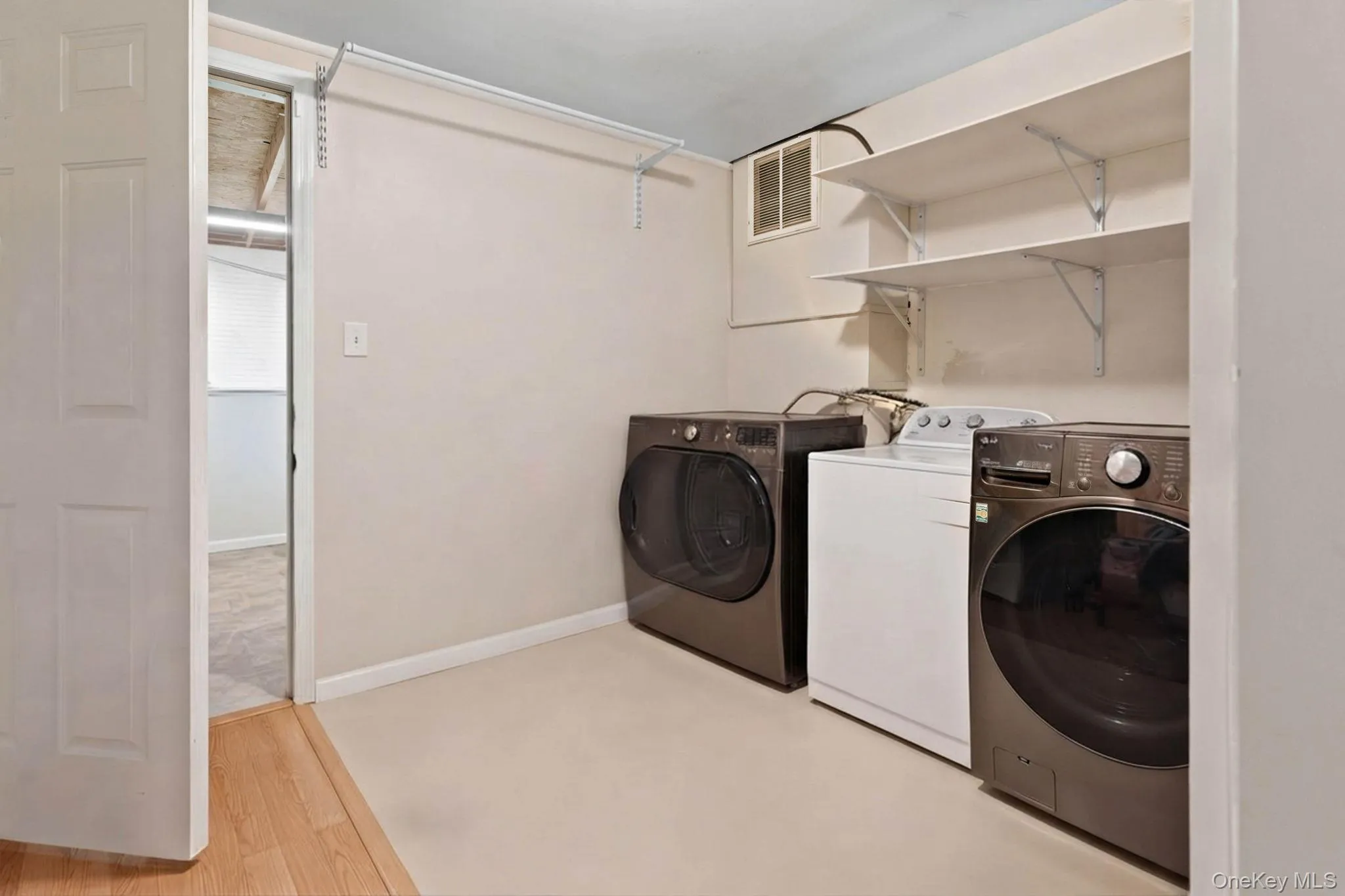 89 Brook Court, North Hempstead, NY, 4 Bedrooms Bedrooms, 7 Rooms Rooms,2 BathroomsBathrooms,Residential,For Rent,Brook,0,1051732 89 Brook Court, North Hempstead, NY, 4 Bedrooms Bedrooms, 7 Rooms Rooms,2 BathroomsBathrooms,Residential,For Rent,Brook,0,1051732