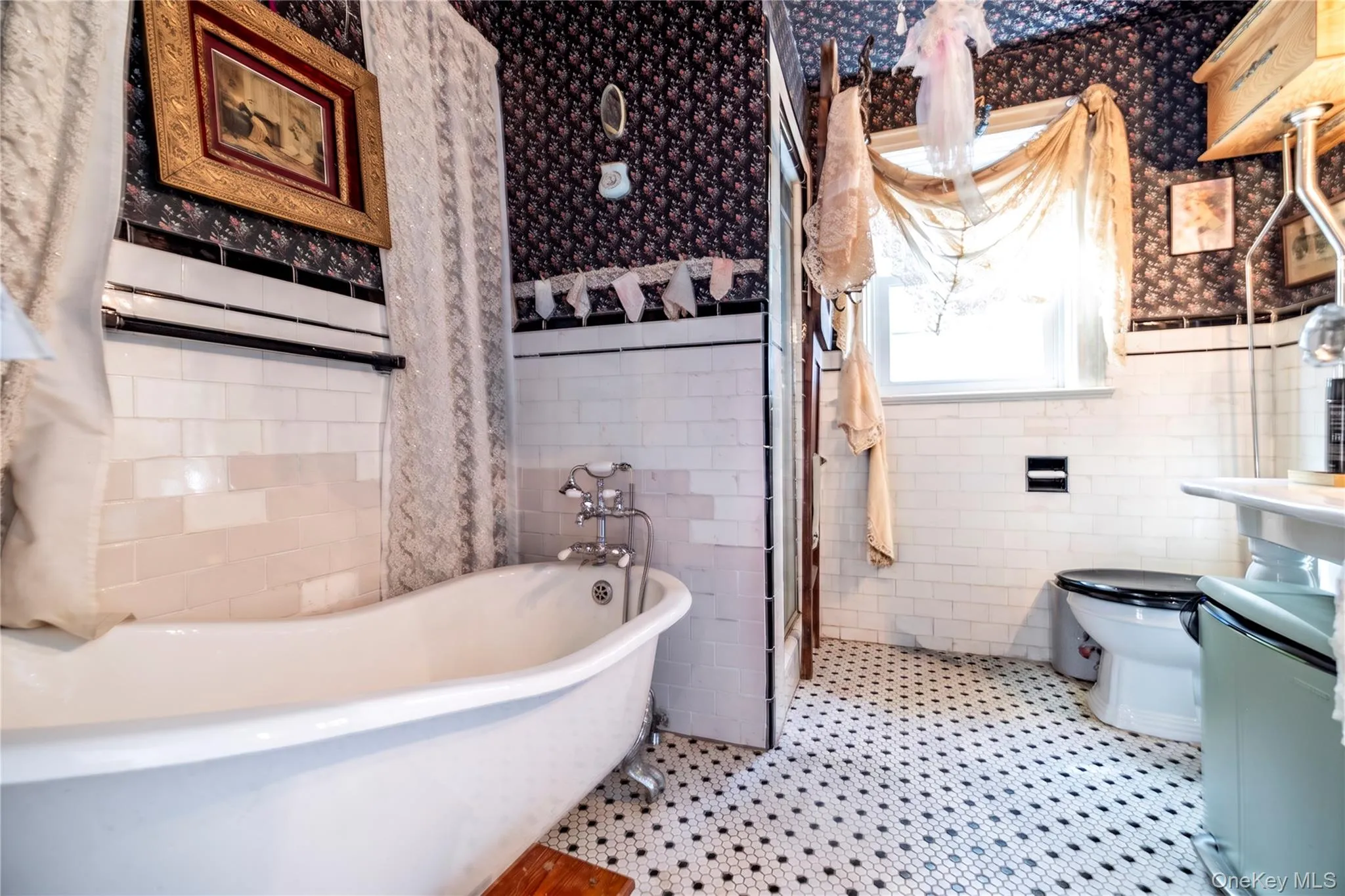 166 Southard Avenue, Hempstead, NY, 3 Bedrooms Bedrooms, 8 Rooms Rooms,2 BathroomsBathrooms,Residential,For Rent,Southard,0,1051736 166 Southard Avenue, Hempstead, NY, 3 Bedrooms Bedrooms, 8 Rooms Rooms,2 BathroomsBathrooms,Residential,For Rent,Southard,0,1051736
