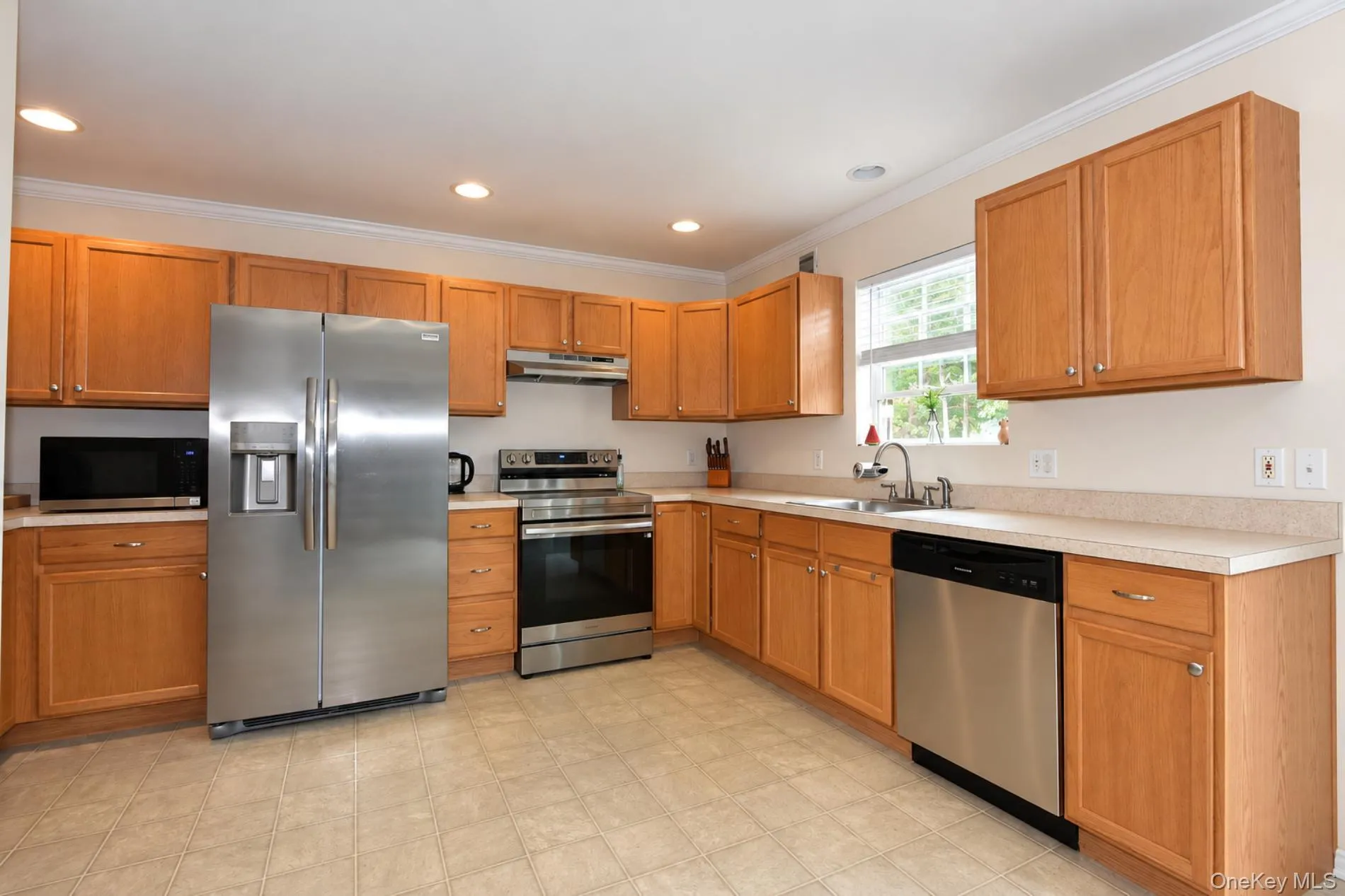 9 The Green, Brookhaven, NY, 3 Bedrooms Bedrooms, 6 Rooms Rooms,1 BathroomBathrooms,Residential,For Rent,The,0,1051741 9 The Green, Brookhaven, NY, 3 Bedrooms Bedrooms, 6 Rooms Rooms,1 BathroomBathrooms,Residential,For Rent,The,0,1051741