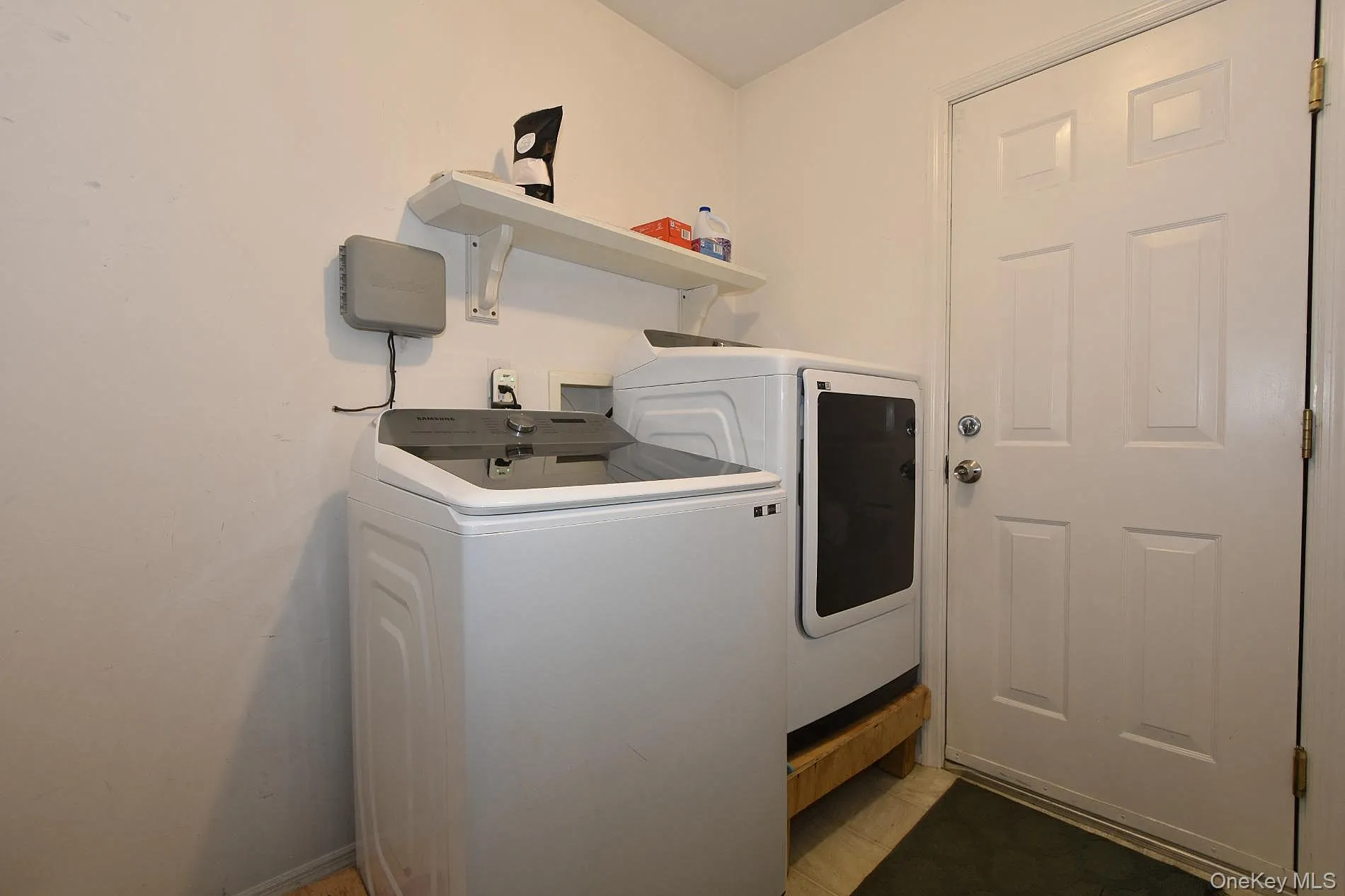 9 The Green, Brookhaven, NY, 3 Bedrooms Bedrooms, 6 Rooms Rooms,1 BathroomBathrooms,Residential,For Rent,The,0,1051741 9 The Green, Brookhaven, NY, 3 Bedrooms Bedrooms, 6 Rooms Rooms,1 BathroomBathrooms,Residential,For Rent,The,0,1051741