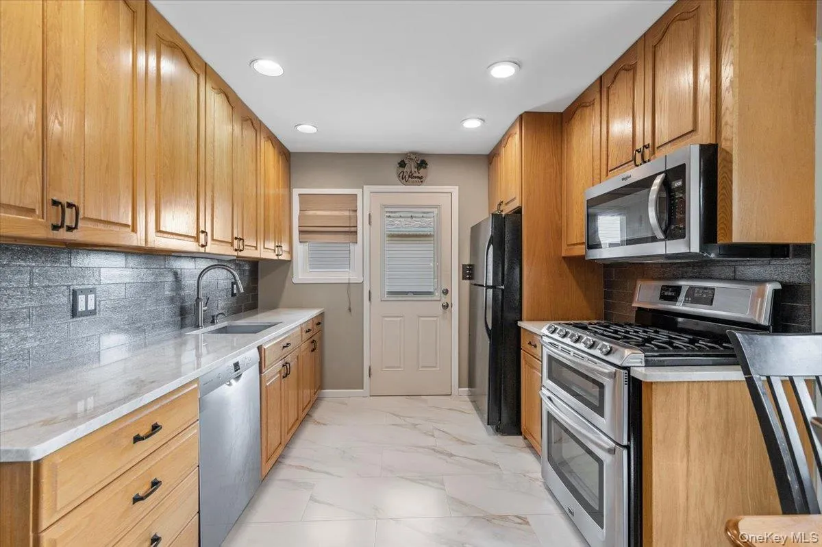 41 Cornell Lane, Oyster Bay, NY, 3 Bedrooms Bedrooms, 7 Rooms Rooms,1 BathroomBathrooms,Residential,For Rent,Cornell,0,1051750 41 Cornell Lane, Oyster Bay, NY, 3 Bedrooms Bedrooms, 7 Rooms Rooms,1 BathroomBathrooms,Residential,For Rent,Cornell,0,1051750