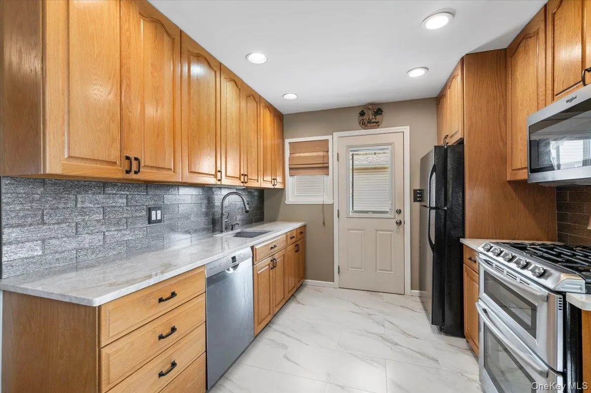 41 Cornell Lane, Oyster Bay, NY, 3 Bedrooms Bedrooms, 7 Rooms Rooms,1 BathroomBathrooms,Residential,For Rent,Cornell,0,1051750 41 Cornell Lane, Oyster Bay, NY, 3 Bedrooms Bedrooms, 7 Rooms Rooms,1 BathroomBathrooms,Residential,For Rent,Cornell,0,1051750