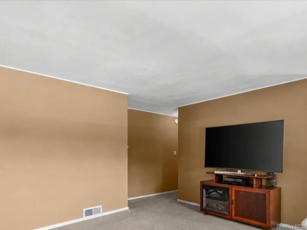 41 Cornell Lane, Oyster Bay, NY, 3 Bedrooms Bedrooms, 7 Rooms Rooms,1 BathroomBathrooms,Residential,For Rent,Cornell,0,1051750 41 Cornell Lane, Oyster Bay, NY, 3 Bedrooms Bedrooms, 7 Rooms Rooms,1 BathroomBathrooms,Residential,For Rent,Cornell,0,1051750