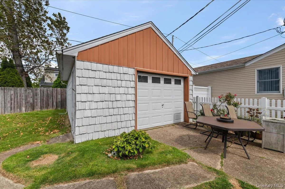 41 Cornell Lane, Oyster Bay, NY, 3 Bedrooms Bedrooms, 7 Rooms Rooms,1 BathroomBathrooms,Residential,For Rent,Cornell,0,1051750 41 Cornell Lane, Oyster Bay, NY, 3 Bedrooms Bedrooms, 7 Rooms Rooms,1 BathroomBathrooms,Residential,For Rent,Cornell,0,1051750