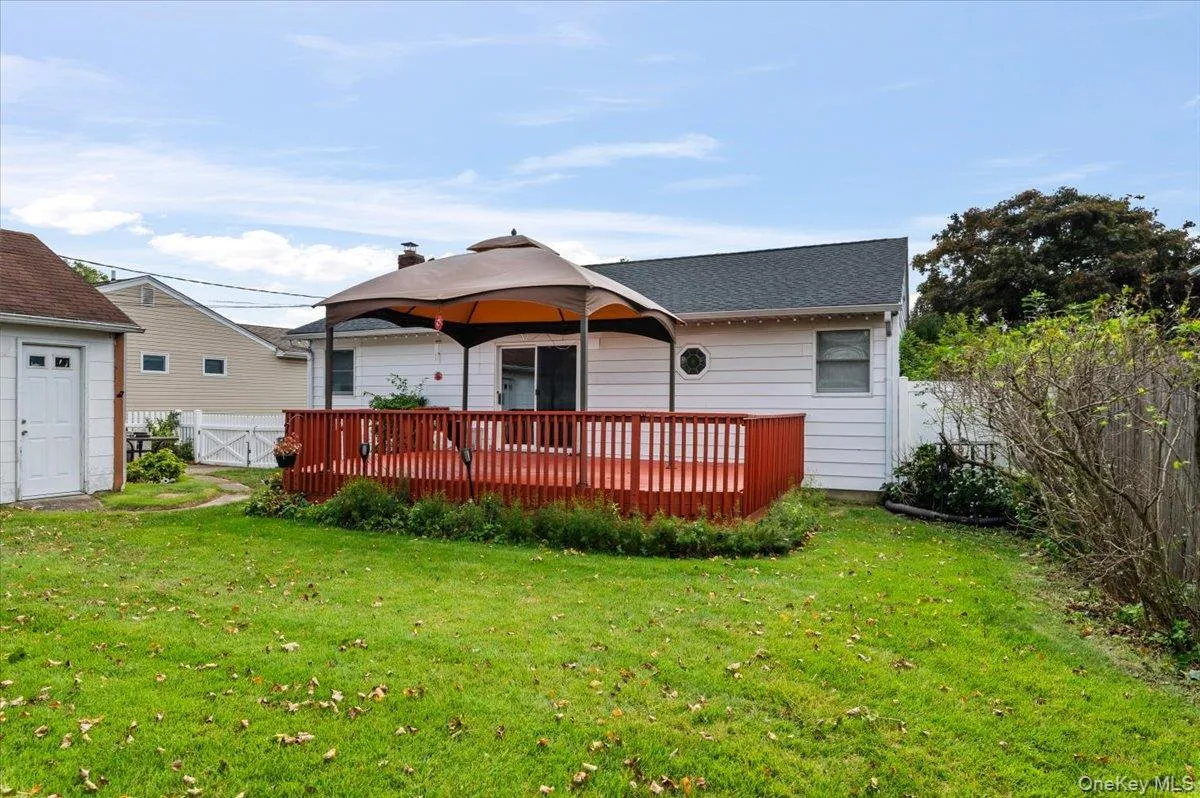 41 Cornell Lane, Oyster Bay, NY, 3 Bedrooms Bedrooms, 7 Rooms Rooms,1 BathroomBathrooms,Residential,For Rent,Cornell,0,1051750 41 Cornell Lane, Oyster Bay, NY, 3 Bedrooms Bedrooms, 7 Rooms Rooms,1 BathroomBathrooms,Residential,For Rent,Cornell,0,1051750
