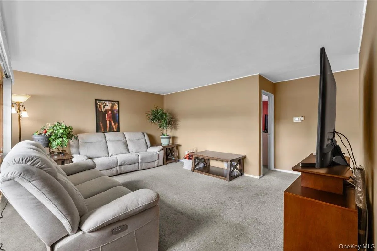 41 Cornell Lane, Oyster Bay, NY, 3 Bedrooms Bedrooms, 7 Rooms Rooms,1 BathroomBathrooms,Residential,For Rent,Cornell,0,1051750 41 Cornell Lane, Oyster Bay, NY, 3 Bedrooms Bedrooms, 7 Rooms Rooms,1 BathroomBathrooms,Residential,For Rent,Cornell,0,1051750