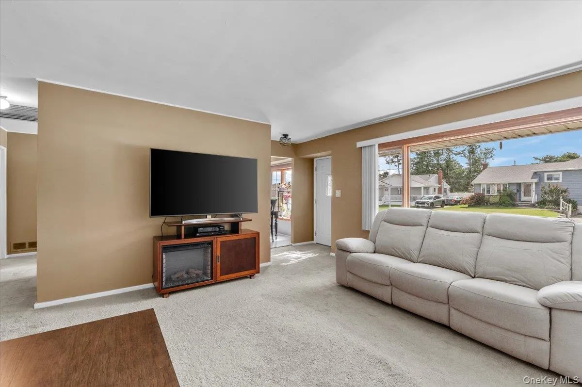 41 Cornell Lane, Oyster Bay, NY, 3 Bedrooms Bedrooms, 7 Rooms Rooms,1 BathroomBathrooms,Residential,For Rent,Cornell,0,1051750 41 Cornell Lane, Oyster Bay, NY, 3 Bedrooms Bedrooms, 7 Rooms Rooms,1 BathroomBathrooms,Residential,For Rent,Cornell,0,1051750