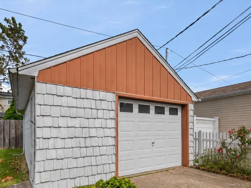 41 Cornell Lane, Oyster Bay, NY, 3 Bedrooms Bedrooms, 7 Rooms Rooms,1 BathroomBathrooms,Residential,For Rent,Cornell,0,1051750 41 Cornell Lane, Oyster Bay, NY, 3 Bedrooms Bedrooms, 7 Rooms Rooms,1 BathroomBathrooms,Residential,For Rent,Cornell,0,1051750