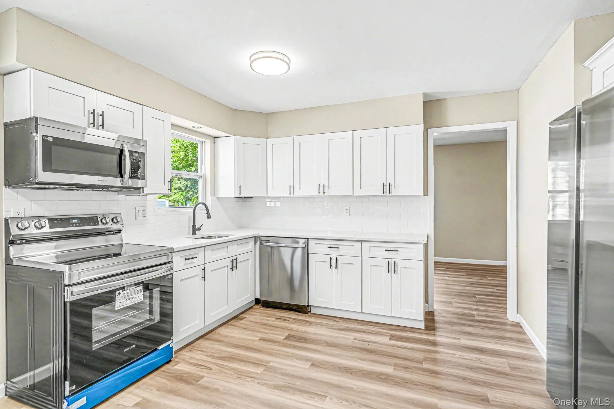 Fully Renovated Eat In Kitchen w/Breakfast Bar Fully Renovated Eat In Kitchen w/Breakfast Bar