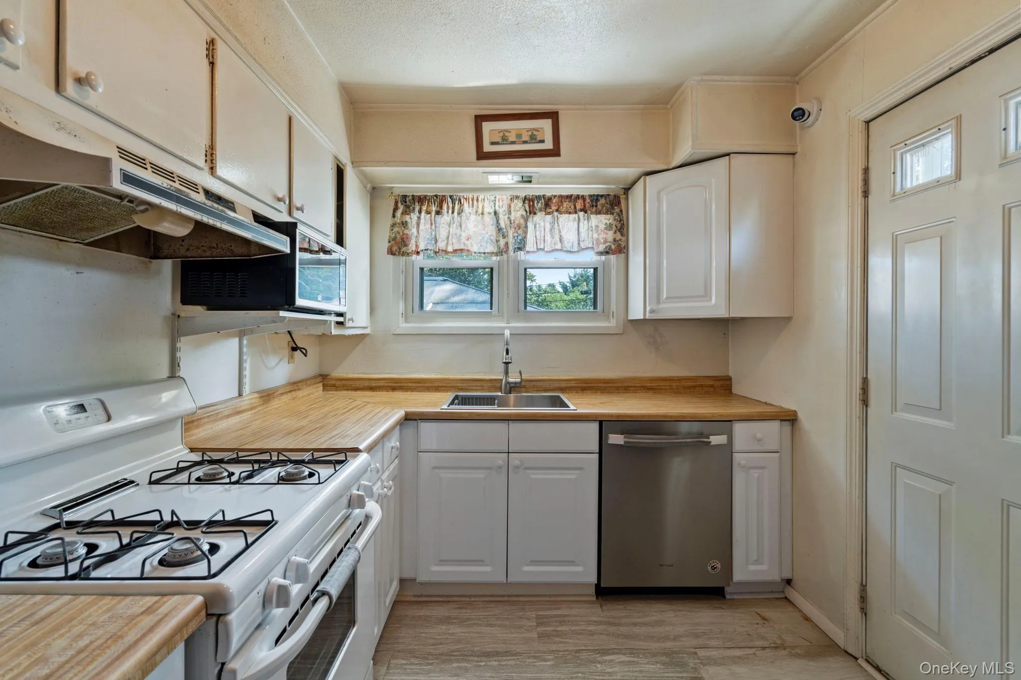 5 Prospect Street, Babylon, NY, 2 Bedrooms Bedrooms, 5 Rooms Rooms,2 BathroomsBathrooms,Residential,For Rent,Prospect,0,1051752 5 Prospect Street, Babylon, NY, 2 Bedrooms Bedrooms, 5 Rooms Rooms,2 BathroomsBathrooms,Residential,For Rent,Prospect,0,1051752