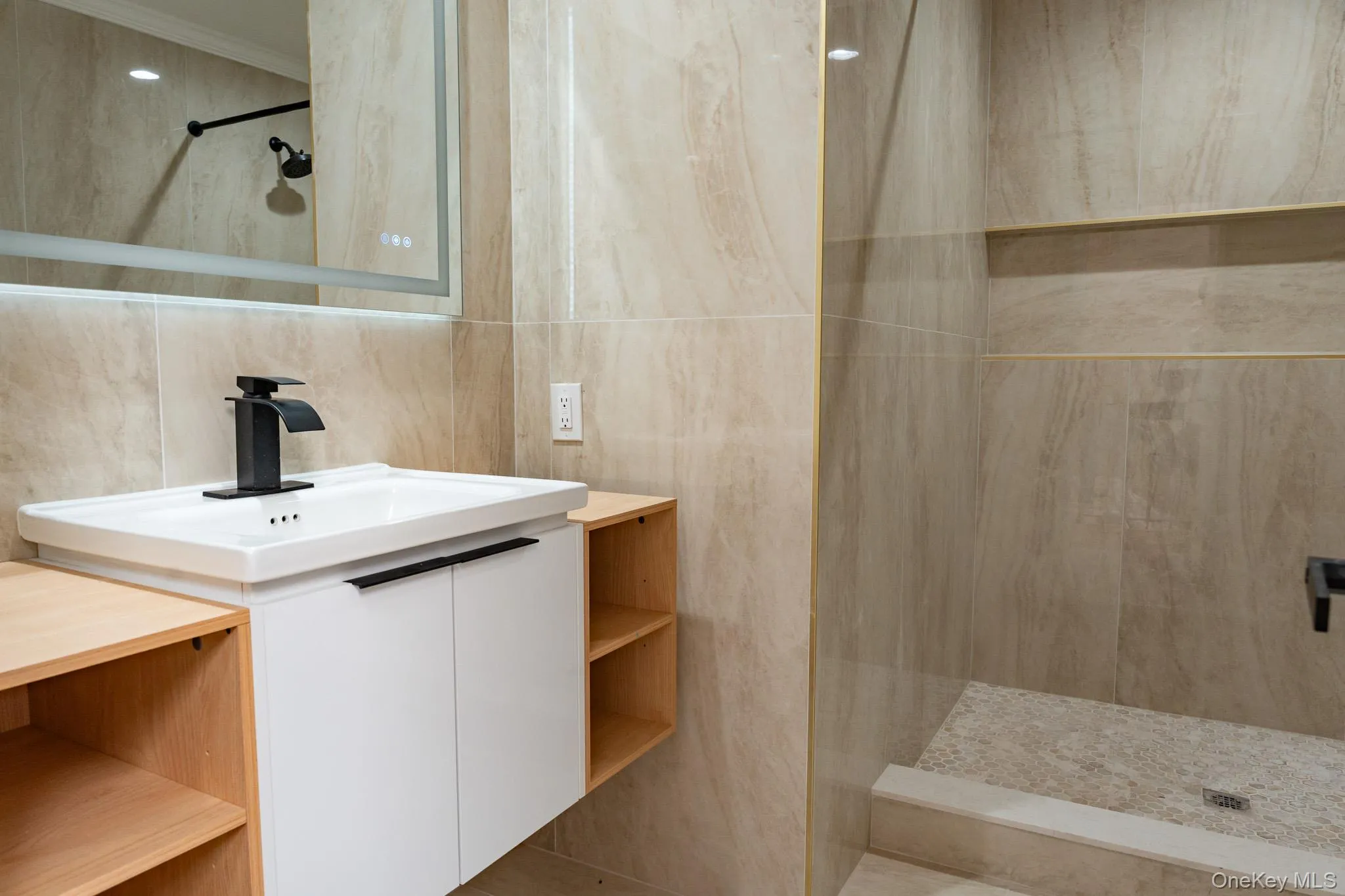 2nd Bath 2nd Floor 2nd Bath 2nd Floor