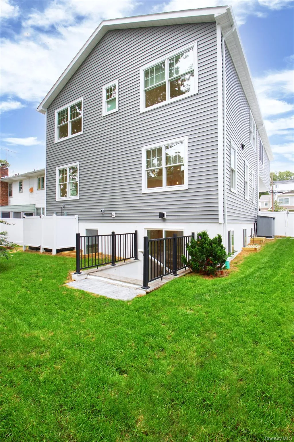 48 Linwood, North Hempstead, NY, 2 Bedrooms Bedrooms, 7 Rooms Rooms,3 BathroomsBathrooms,Residential Lease,For Rent,Linwood,0,1051759 48 Linwood, North Hempstead, NY, 2 Bedrooms Bedrooms, 7 Rooms Rooms,3 BathroomsBathrooms,Residential Lease,For Rent,Linwood,0,1051759
