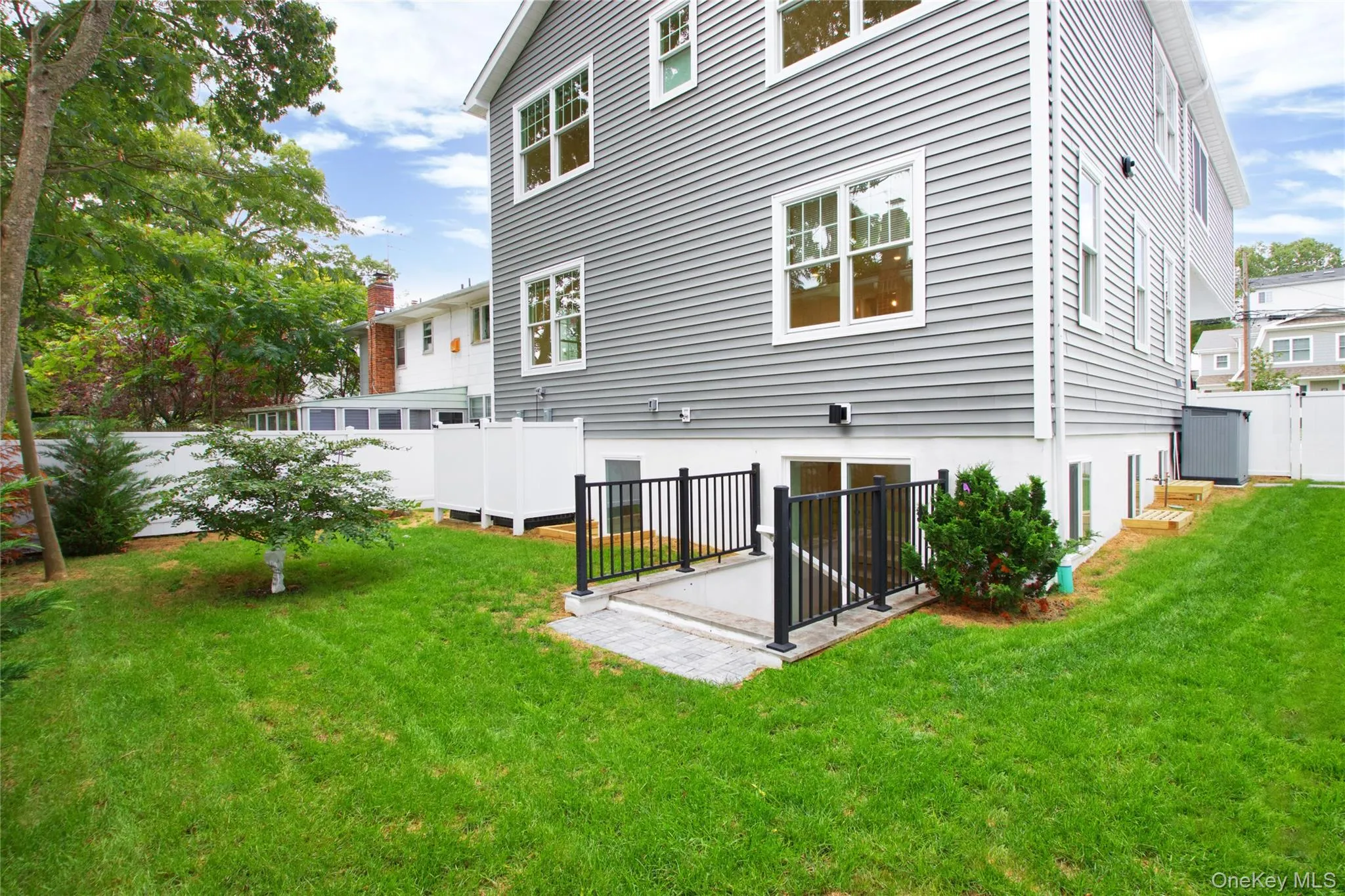 48 Linwood, North Hempstead, NY, 2 Bedrooms Bedrooms, 7 Rooms Rooms,3 BathroomsBathrooms,Residential Lease,For Rent,Linwood,0,1051759 48 Linwood, North Hempstead, NY, 2 Bedrooms Bedrooms, 7 Rooms Rooms,3 BathroomsBathrooms,Residential Lease,For Rent,Linwood,0,1051759