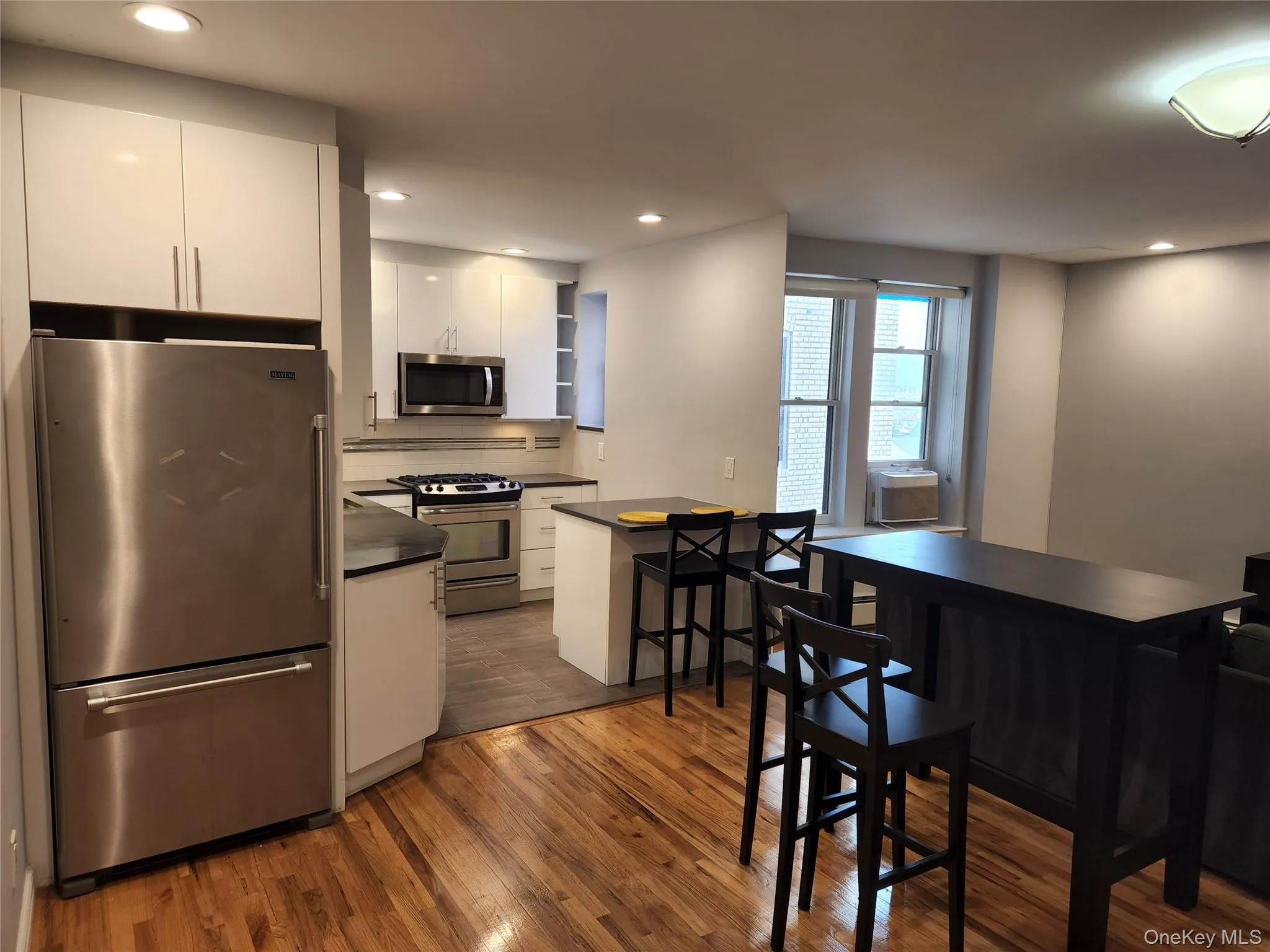 25 Broadway, Long Beach, NY, 2 Bedrooms Bedrooms, 4 Rooms Rooms,1 BathroomBathrooms,Residential Lease,For Rent,Broadway,0,1051764 25 Broadway, Long Beach, NY, 2 Bedrooms Bedrooms, 4 Rooms Rooms,1 BathroomBathrooms,Residential Lease,For Rent,Broadway,0,1051764